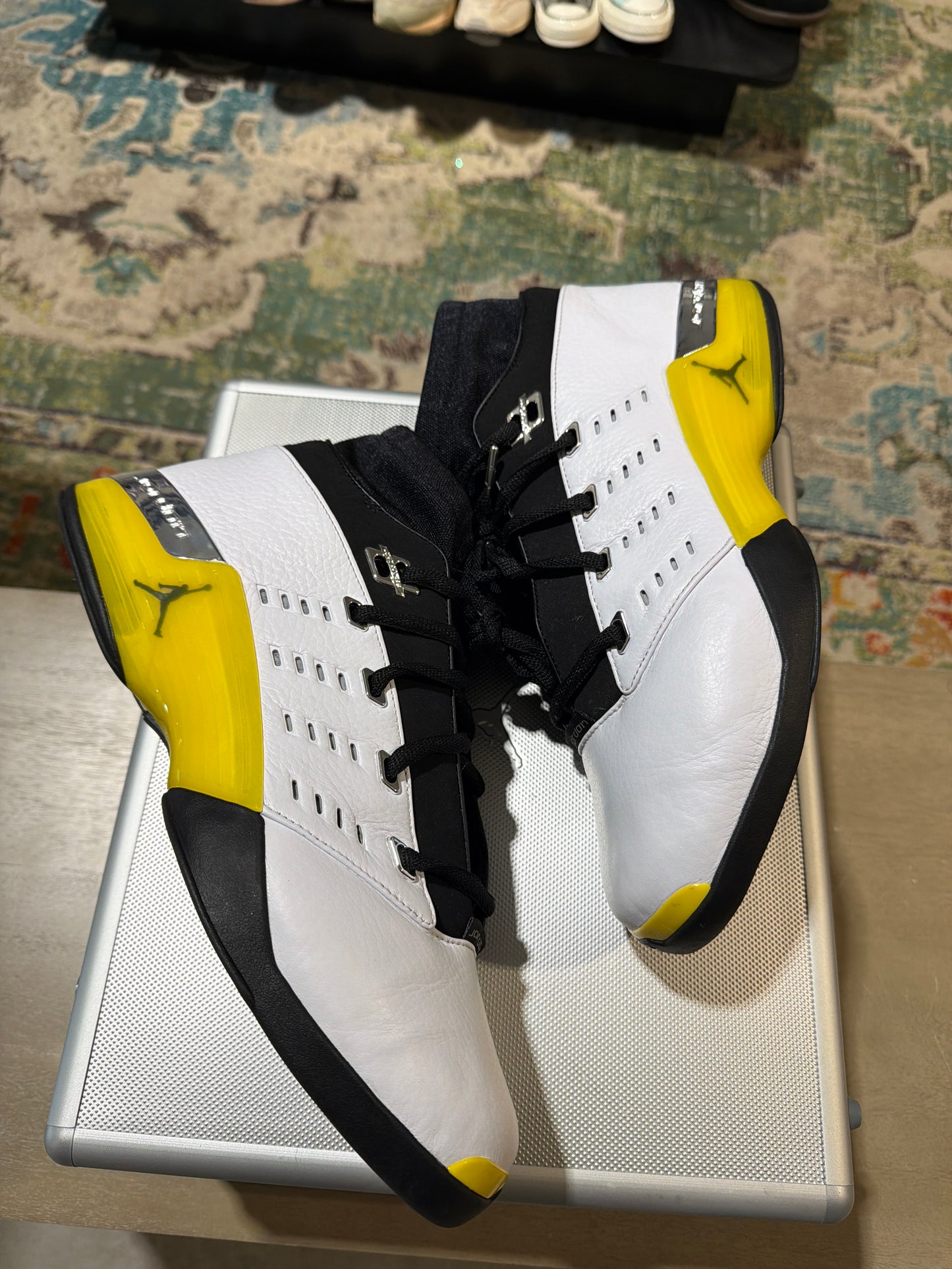 Jordan 17 lightning 2024 used sz 13