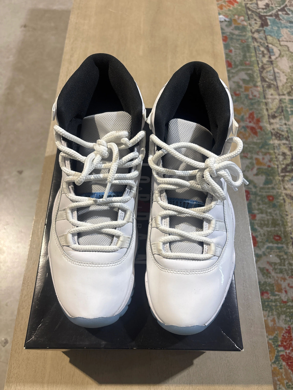 Jordan 11 Retro Legend Blue (2024) - Pre-Owned