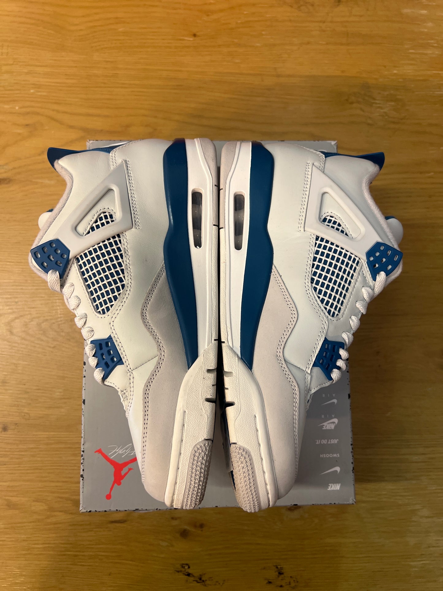 AIR JORDAN 4 RETRO MILITARY BLUE 2024 USED SIZE 8.5