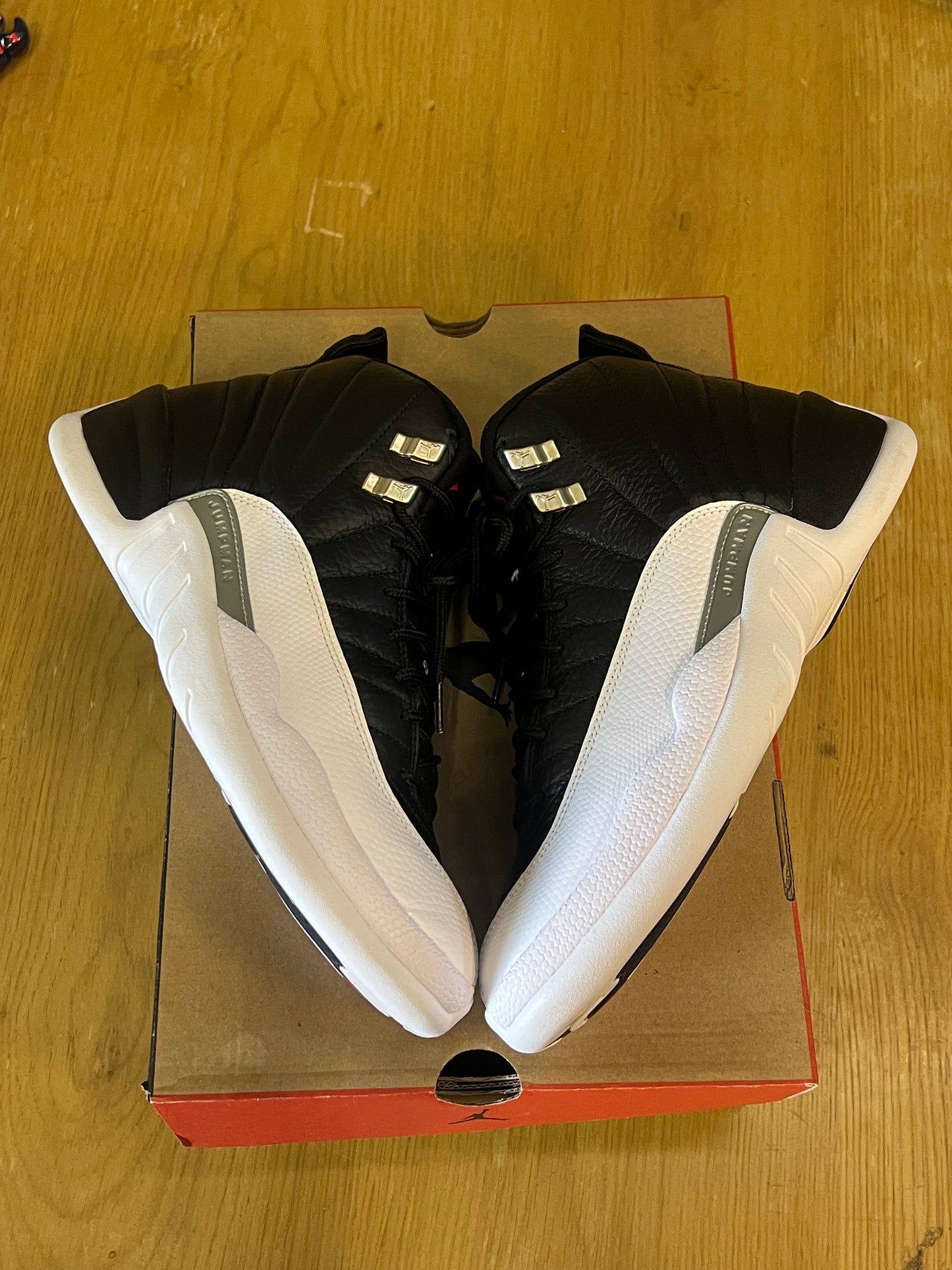 AIR JORDAN 12 playoff used sz 9