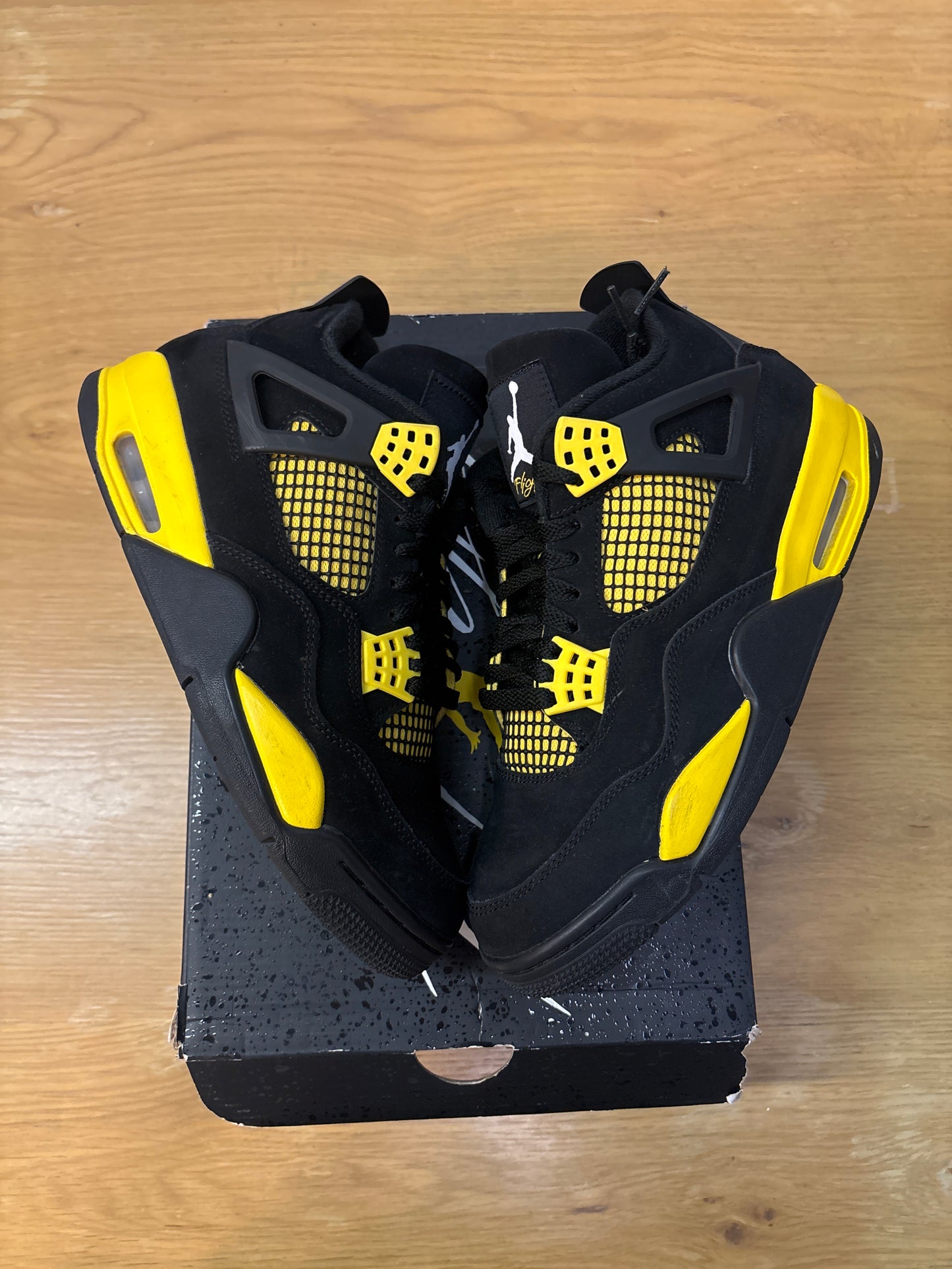 Jordan 4 retro thunder used size 8