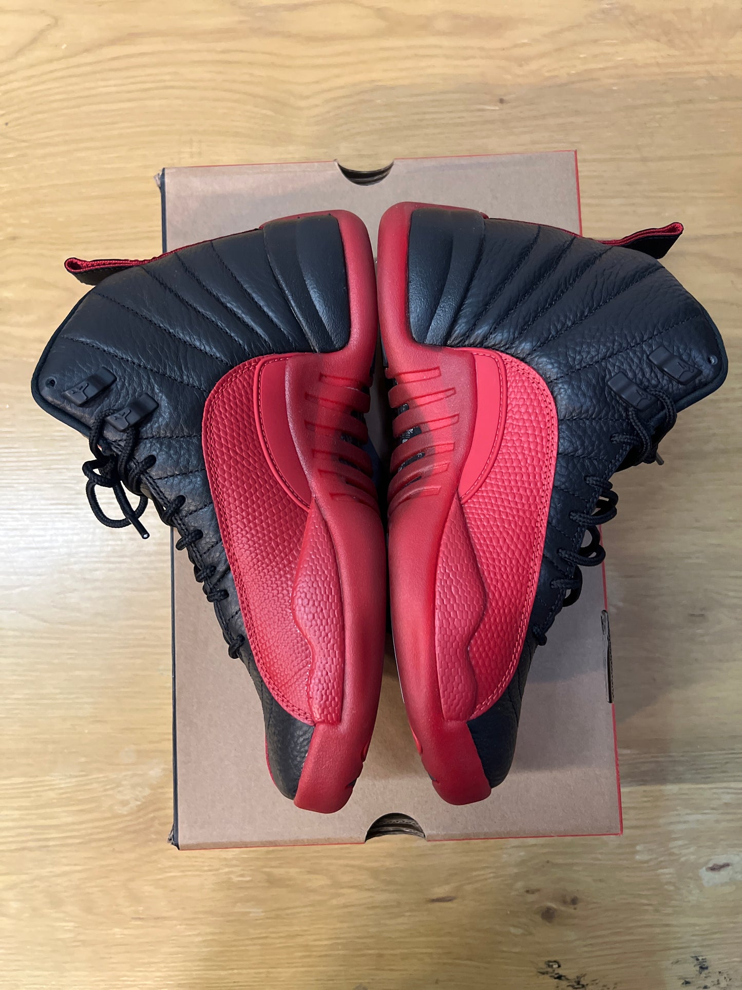 AIR JORDAN 12 RETRO FLU GAME 2025 USED SIZE 8