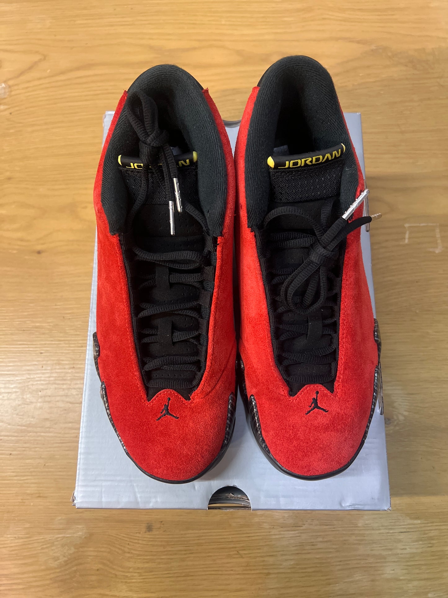 AIR JORDAN 14 RETRO FERRARI 2025 USED SIZE 8