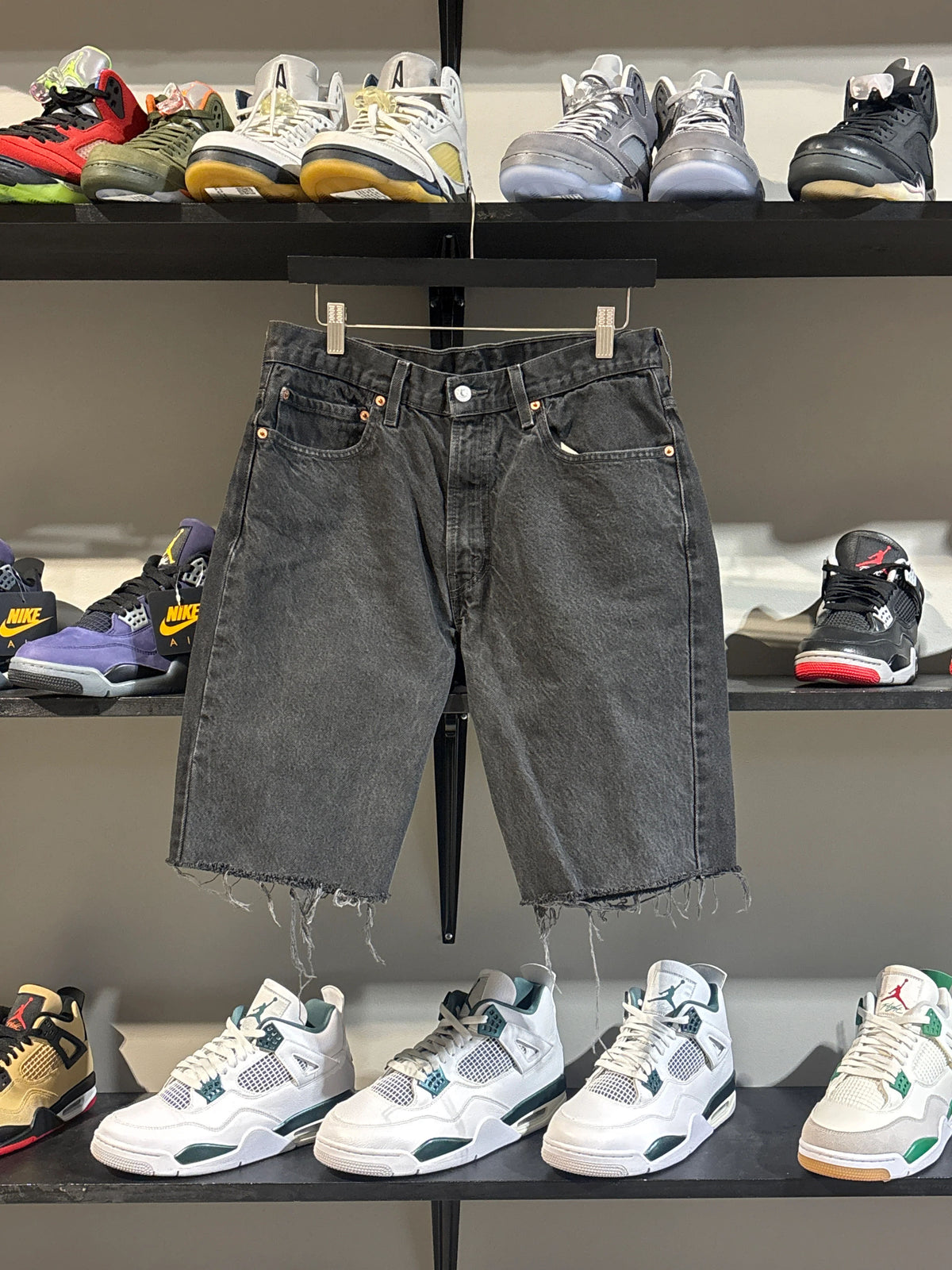 Vintage Levi's Black Shorts - Pre-Owned