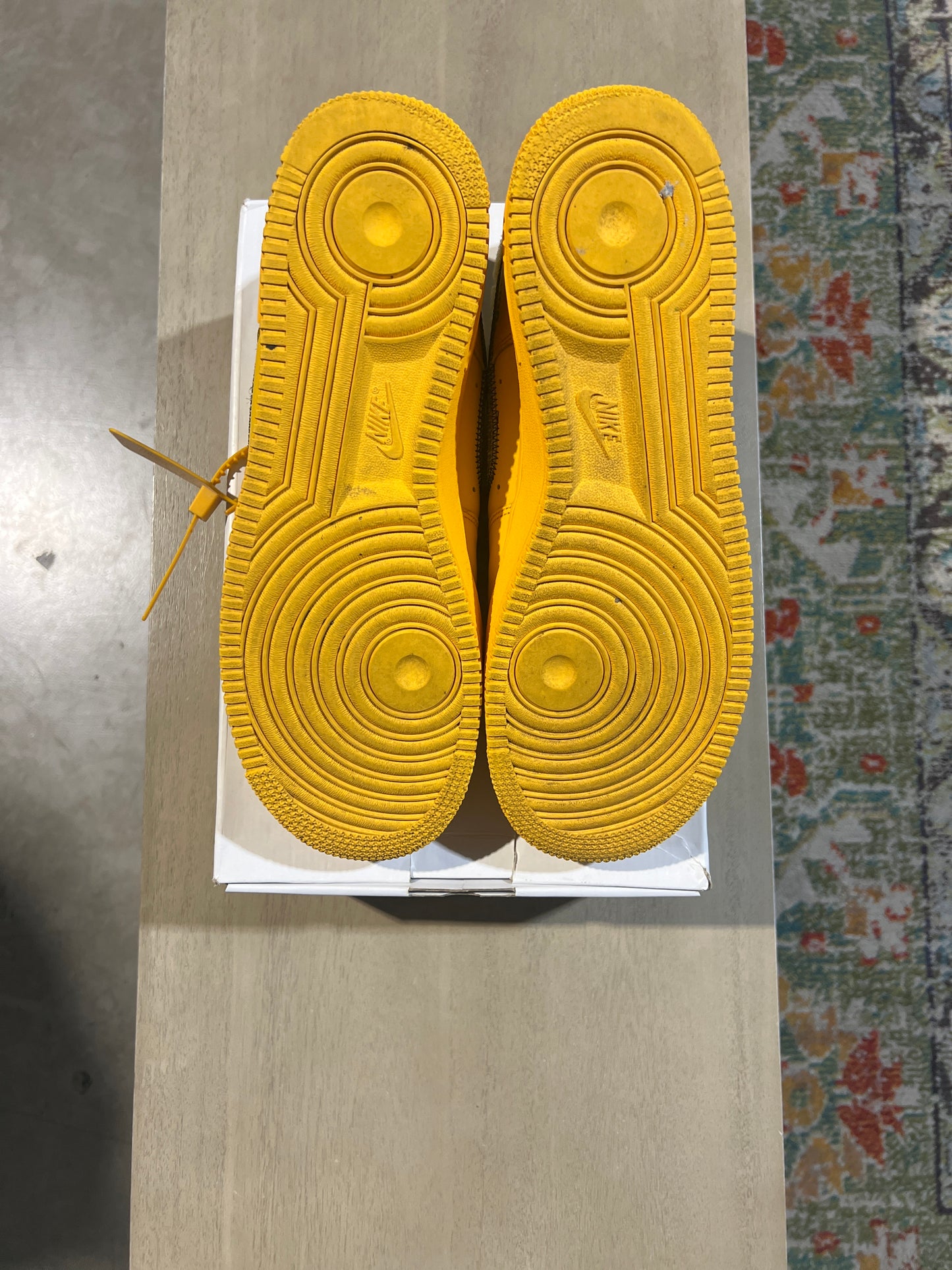 OFF WHITE X NIKE AIR FORCE 1 UNIVERSITY GOLD used sz 11.5