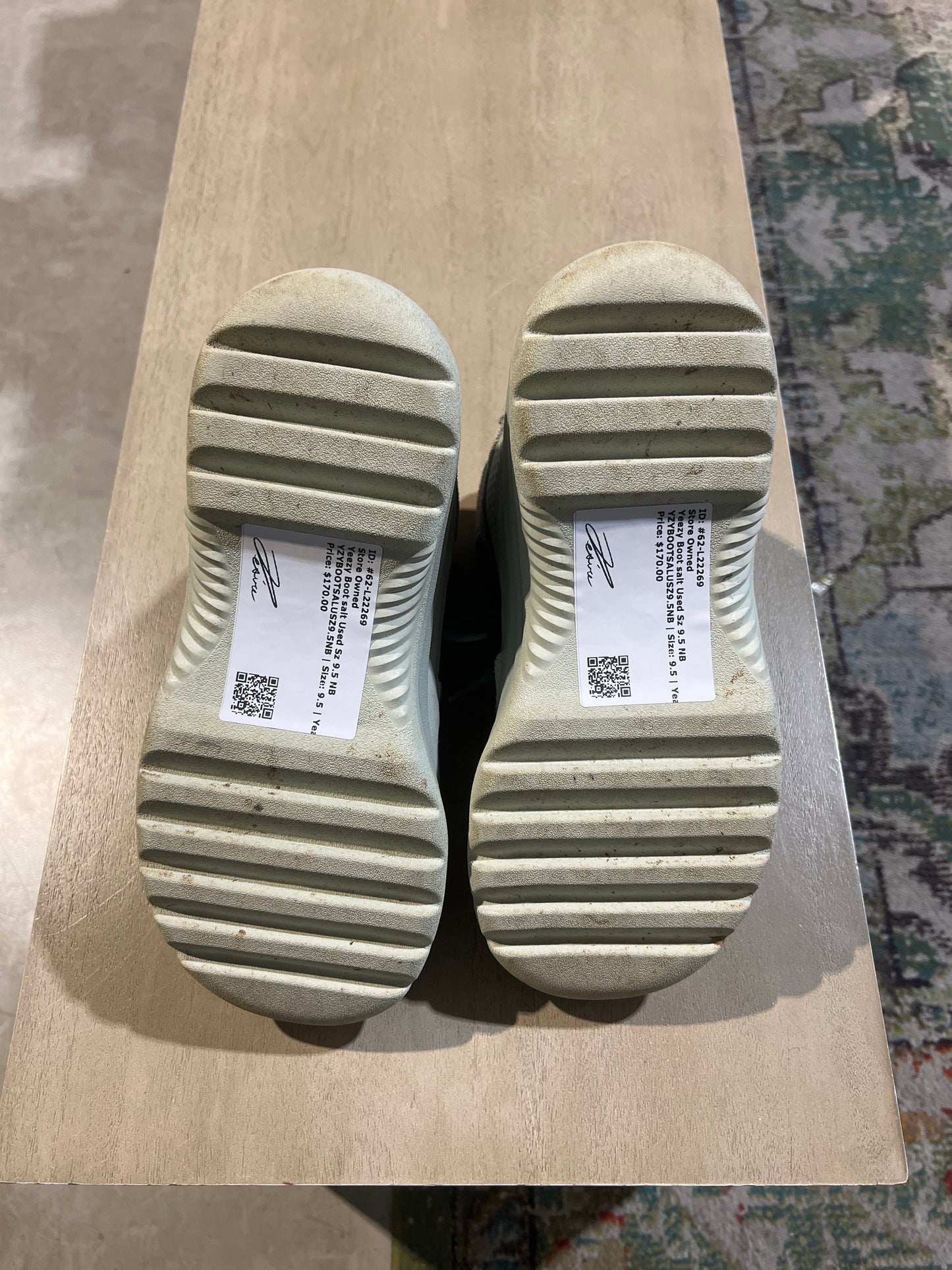 Yeezy Boot salt Used Sz 9.5 NB
