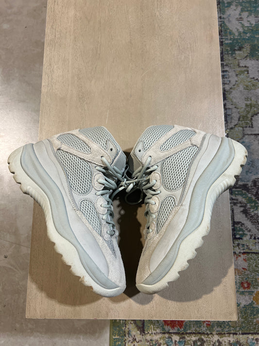 Yeezy Boot salt Used Sz 9.5 NB