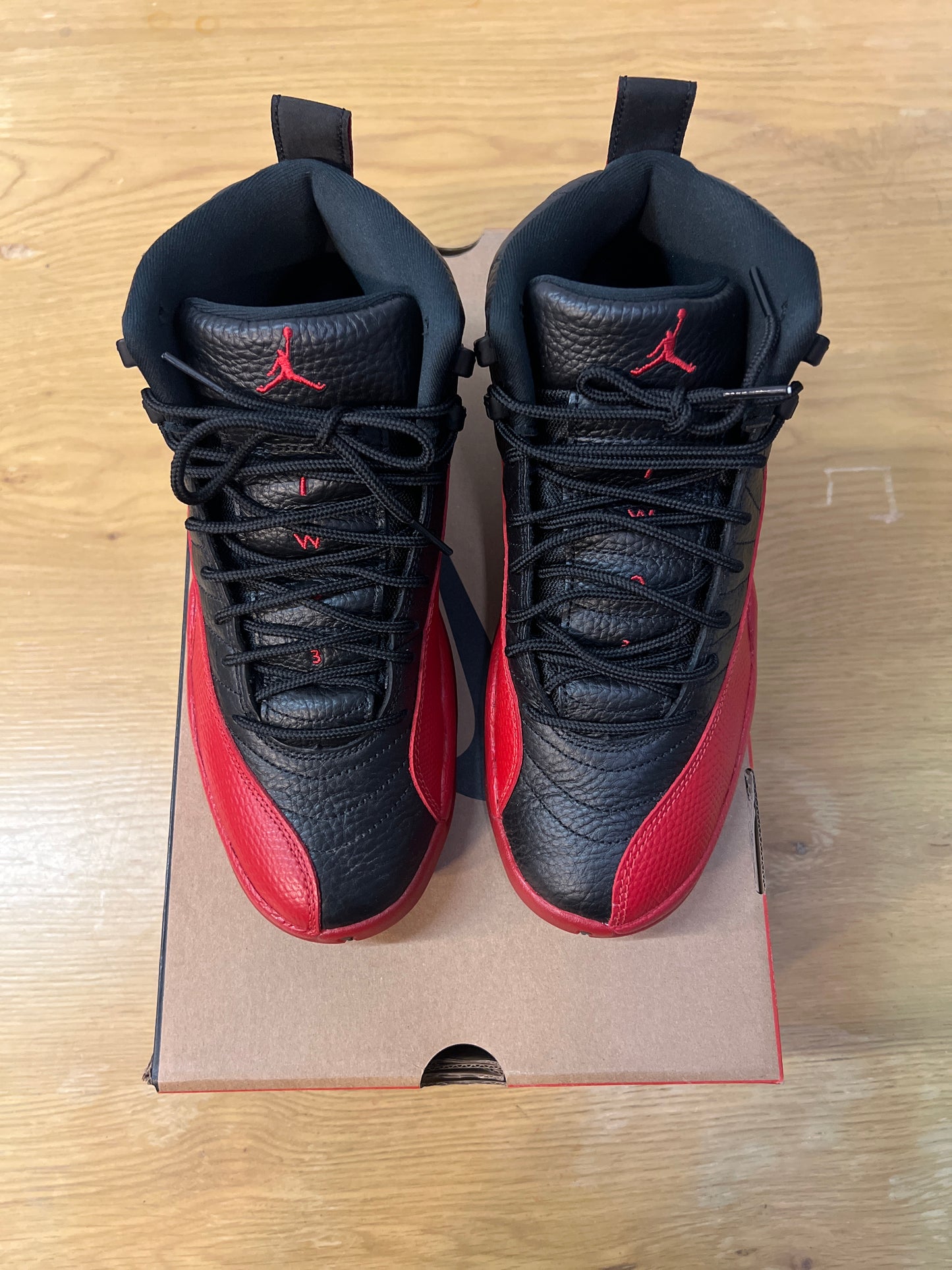 AIR JORDAN 12 RETRO FLU GAME 2025 USED SIZE 8
