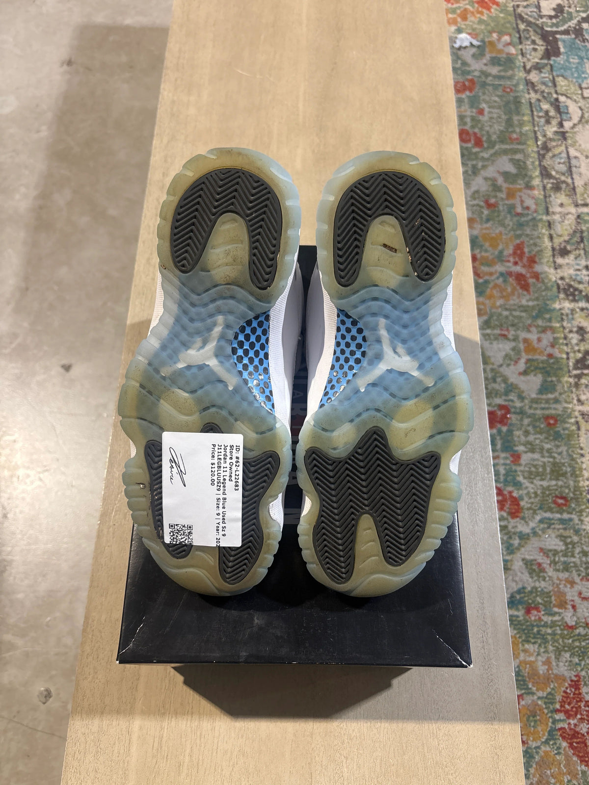 Jordan 11 Retro Legend Blue (2024) - Pre-Owned