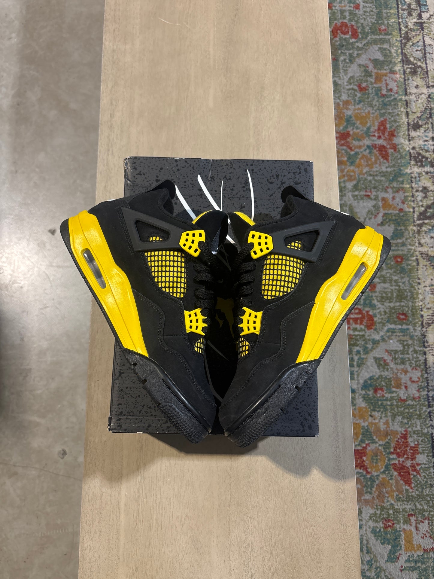 JORDAN 4 THUNDER USED SZ 8