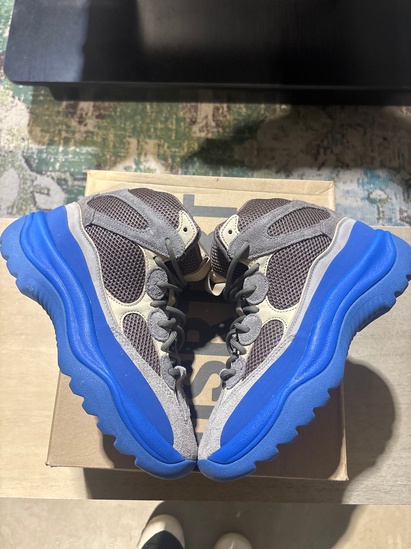 yeezy boot taupe blue used sz 8.5