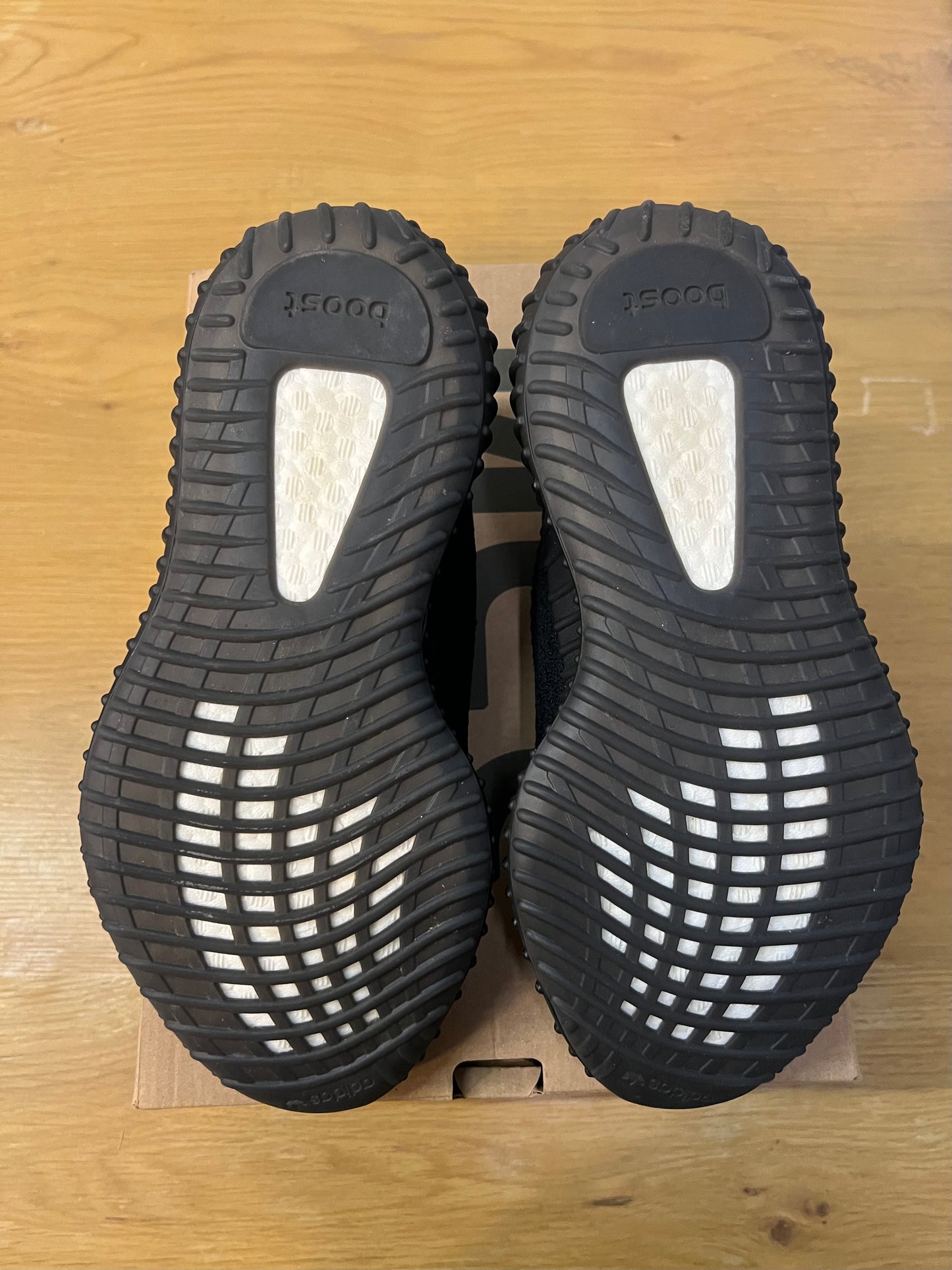 Yeezy boost 350 V2 Bred used sz 6.5