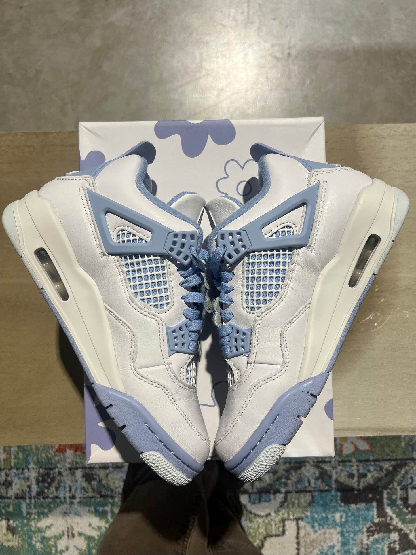 WMNS Jordan 4 forget me not used sz 7.5W