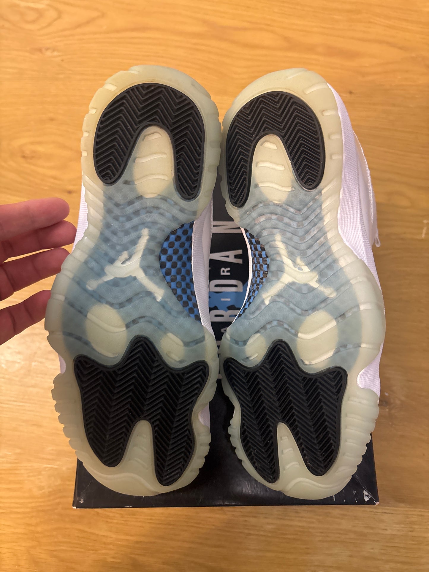 JORDAN 11 LOW LEGEND BLUE Used Sz 8.5