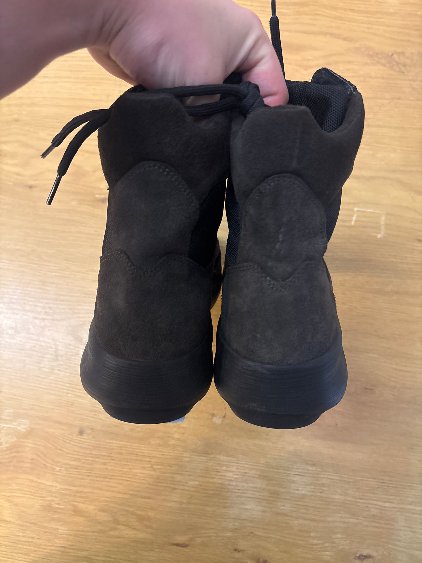 YZY SEASON 5 BROWN BOOTS USED SZ 10NB