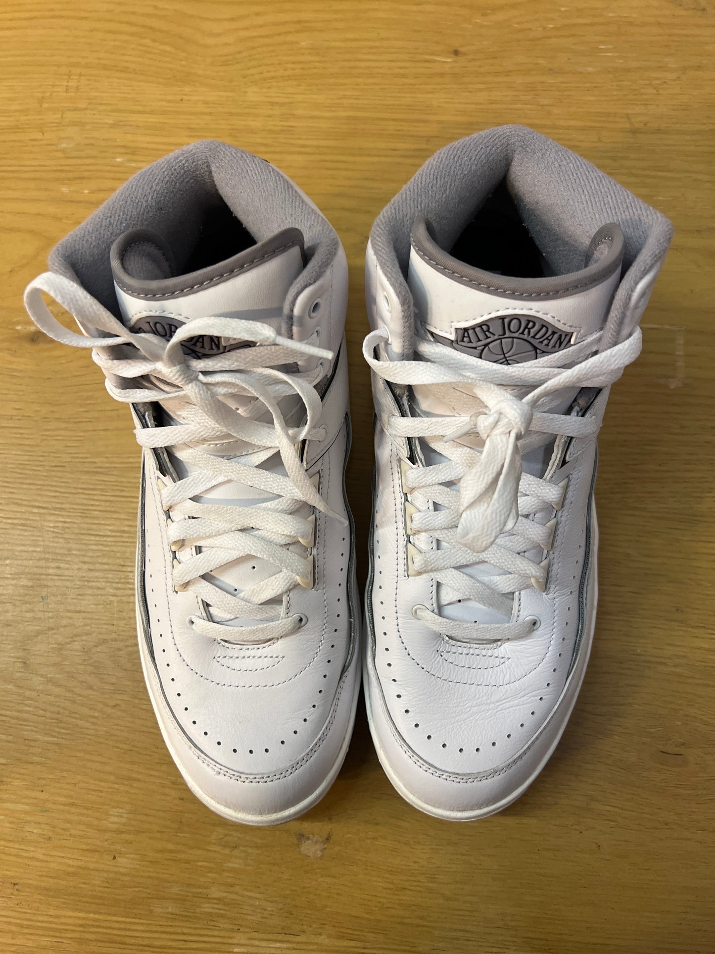 JORDAN 2 WHITE CEMENT USED SZ 9.5 NB