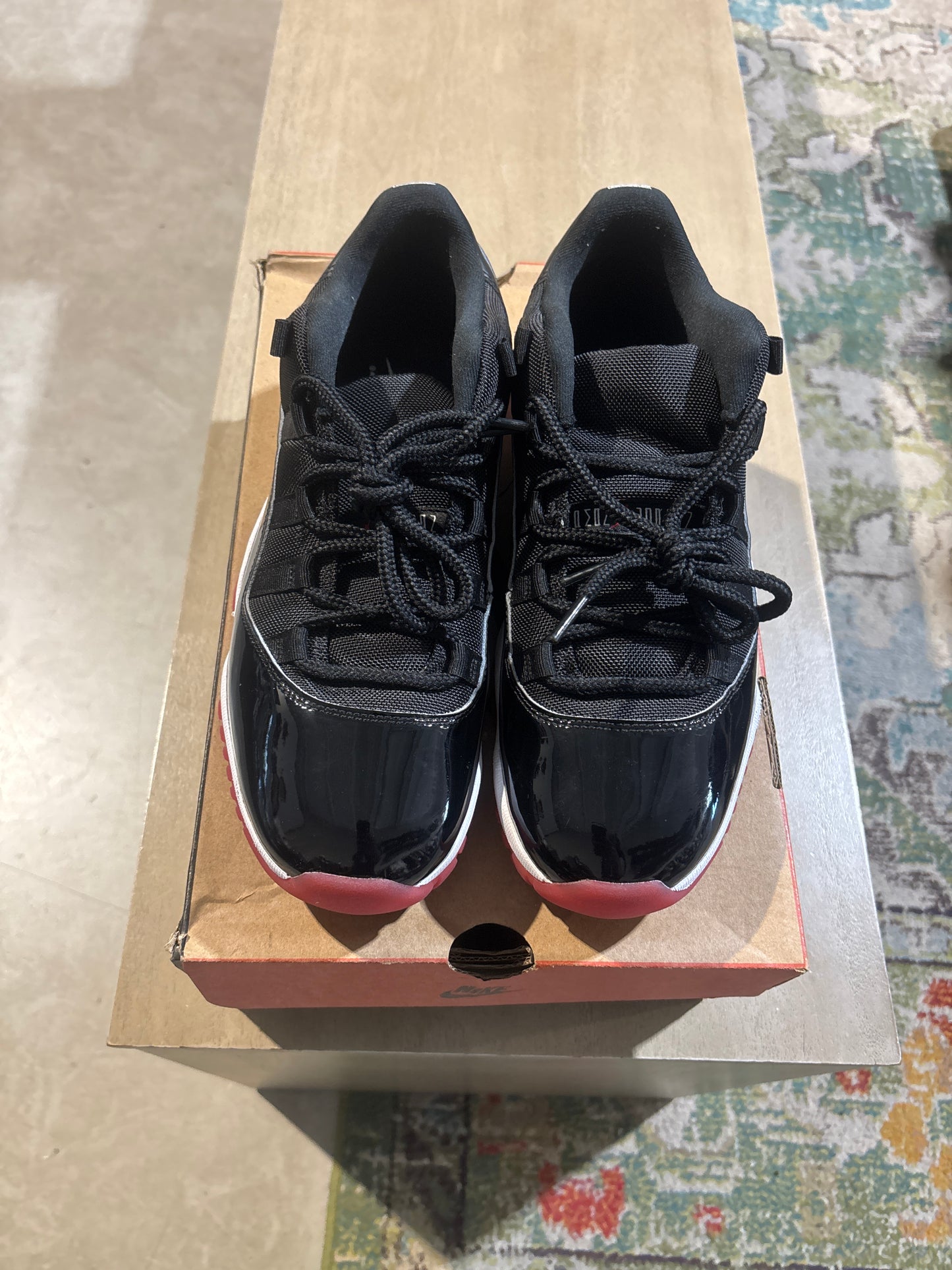 Jordan 11 Bred low Used Sz 9.5