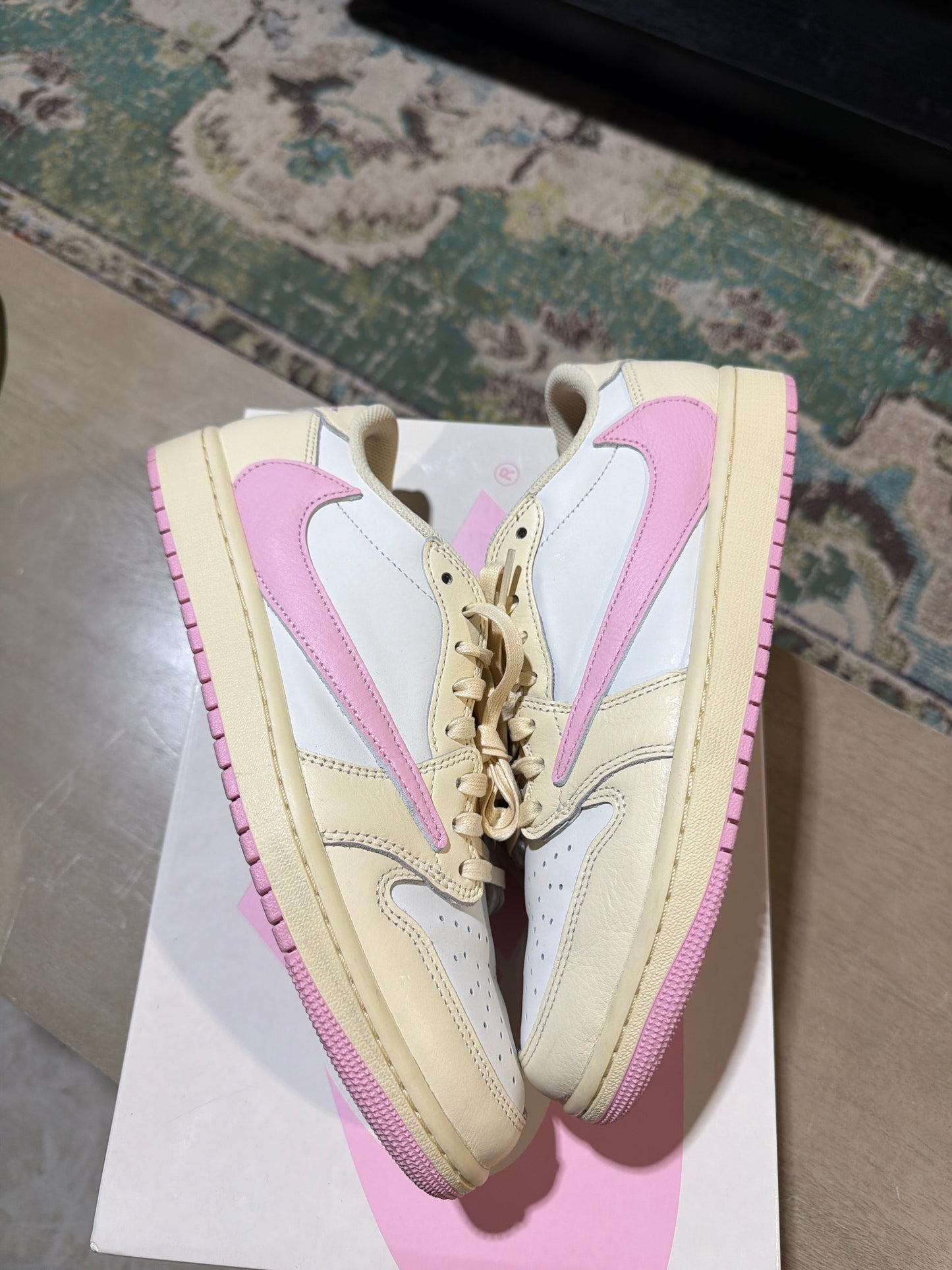Jordan 1 Travis Shy Pink Used Sz 9.5