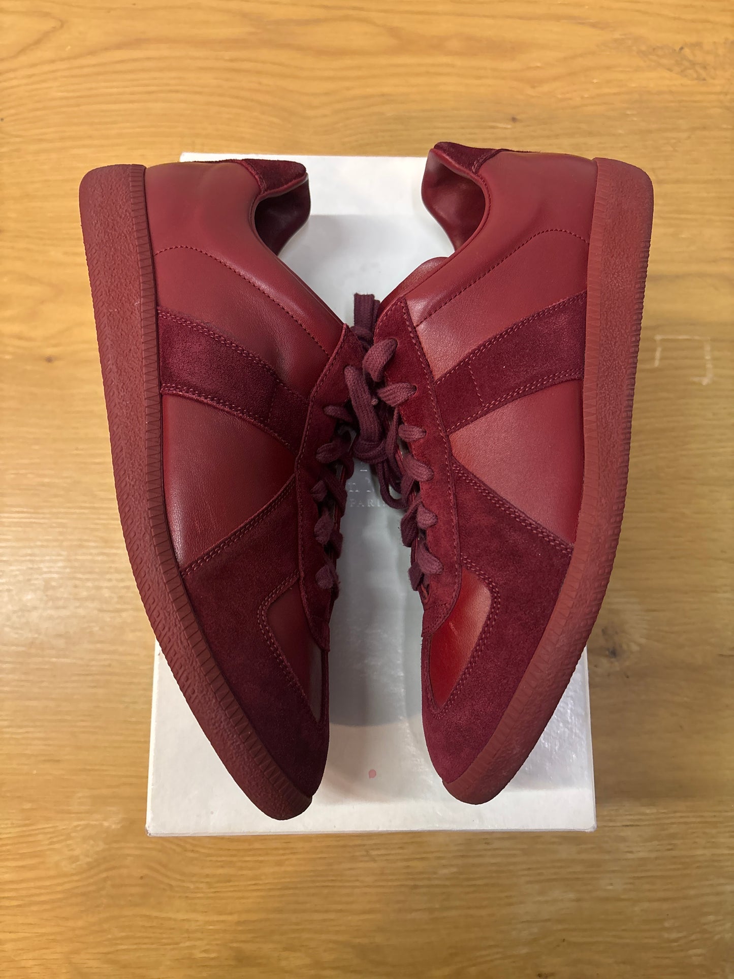 MARGIELA GAT RED WINE SZ 10 USED