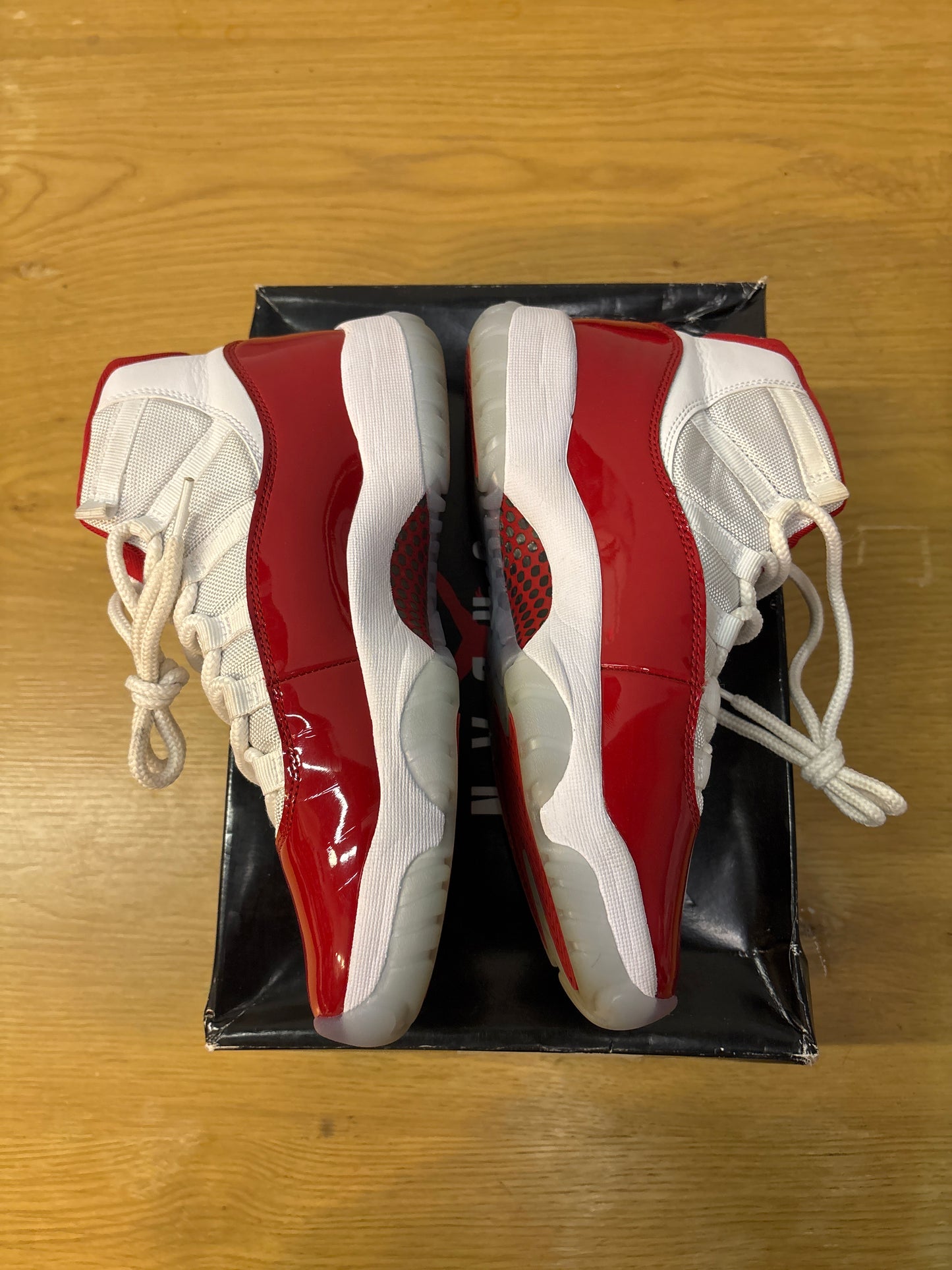 JORDAN 11 CHERRY Used Sz 8.5