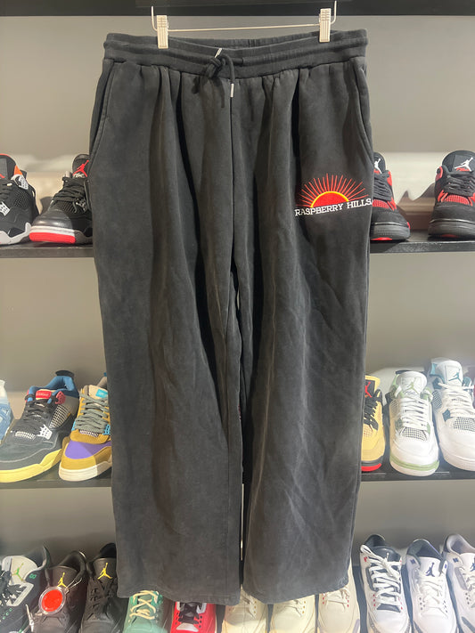 Gv gallery raspberry hills sweats black
