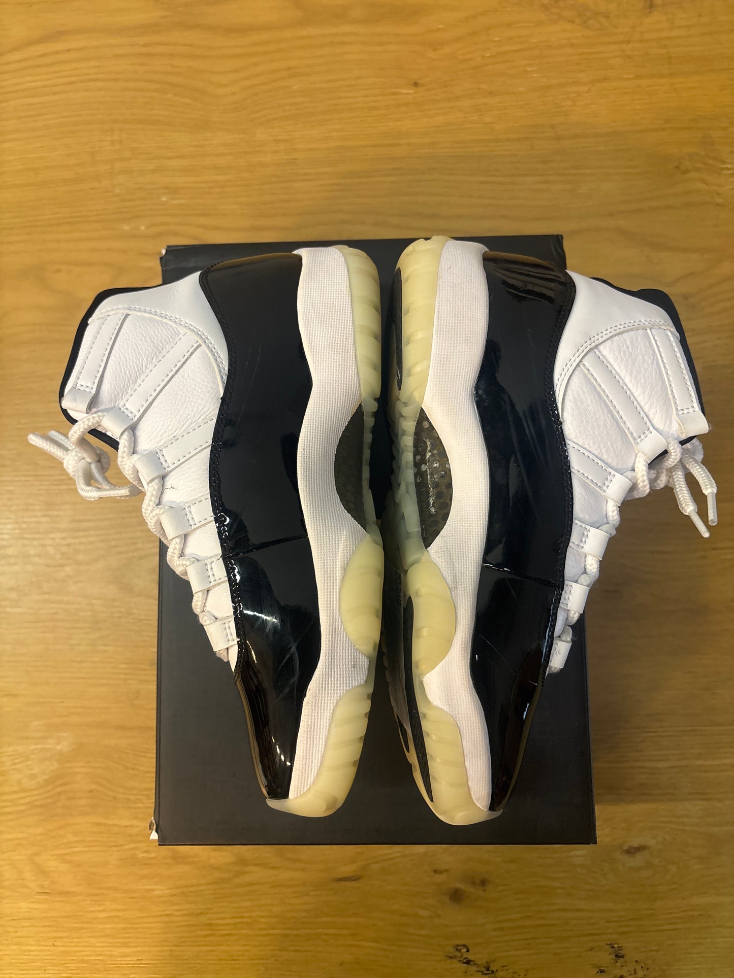 AIR JORDAN 11 RETRO DEFINING MOMENTS 2023 USED SIZE 7.5