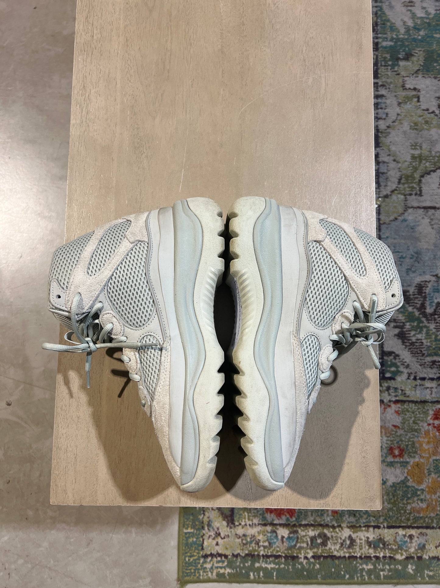 Yeezy Boot salt Used Sz 9.5 NB