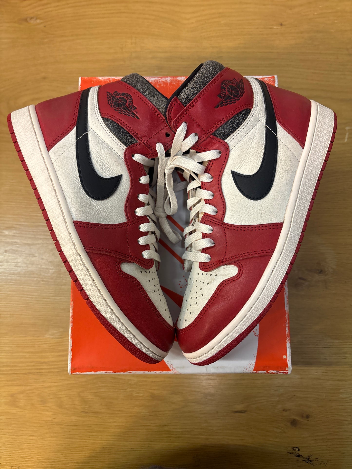 JORDAN 1 HIGH CHICAGO LOST AND FOUND USED SZ 10 (2)