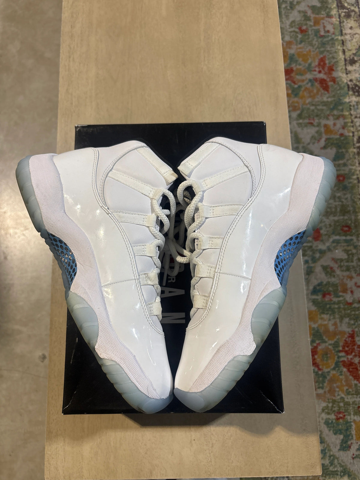 Jordan 11 Retro Legend Blue (2024) - Pre-Owned