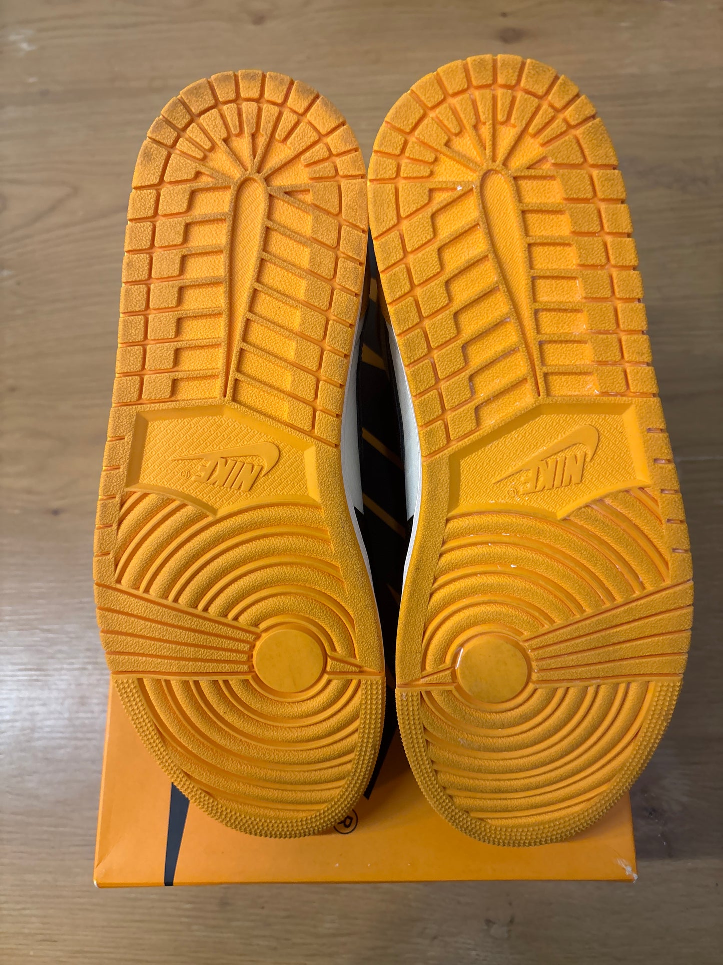JORDAN 1 HIGH OG YELLOW TOE Used Sz 10.5