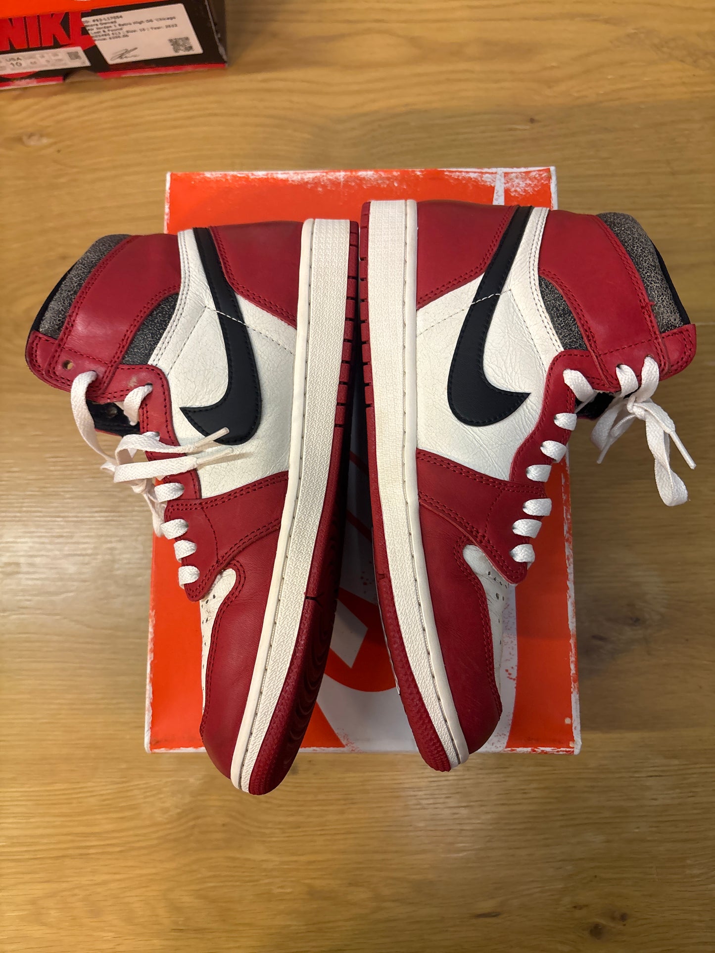JORDAN 1 HIGH CHICAGO LOST AND FOUND USED SZ 10 (2)