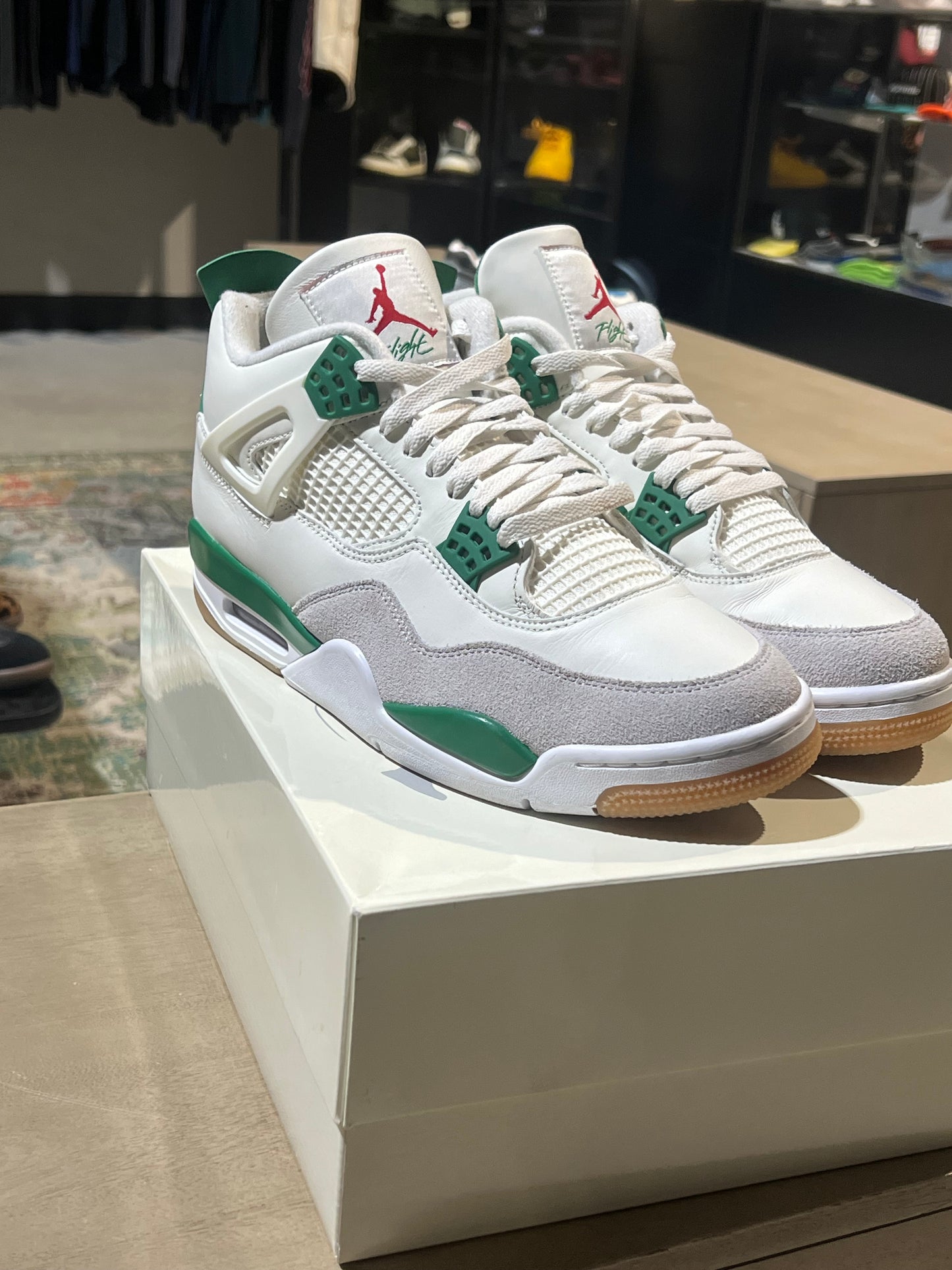 JORDAN 4 SB PINE GREEN USED SZ 10.5