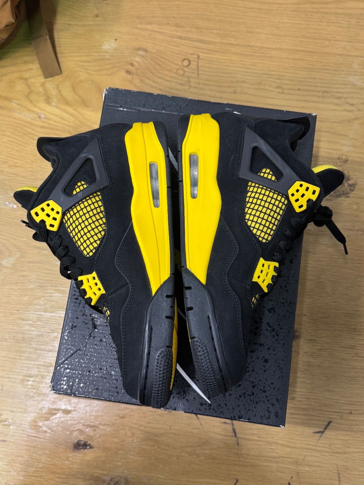 Jordan 4 Retro Thunder (2023) - Pre-Owned