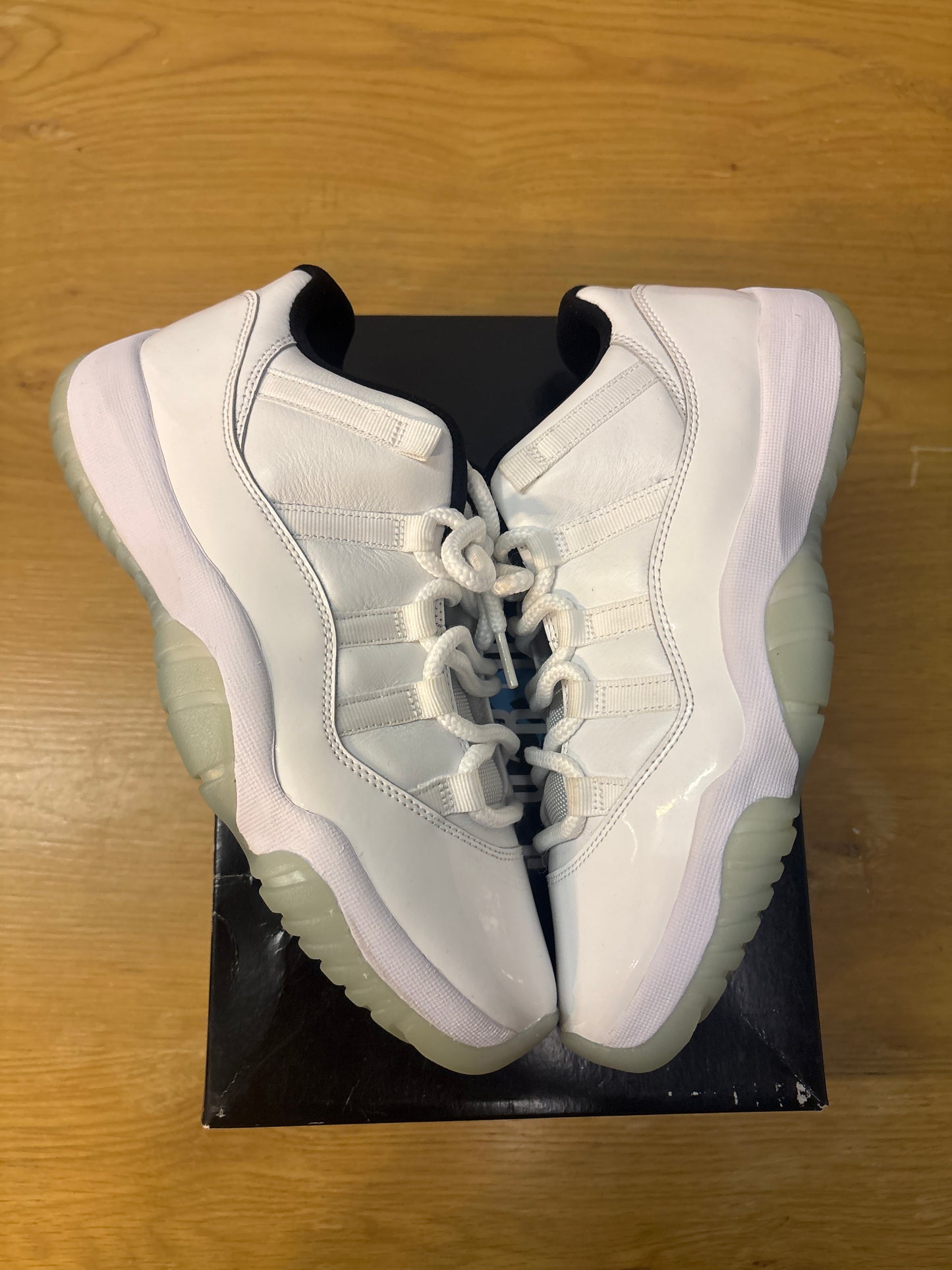 JORDAN 11 LOW LEGEND BLUE Used Sz 8.5