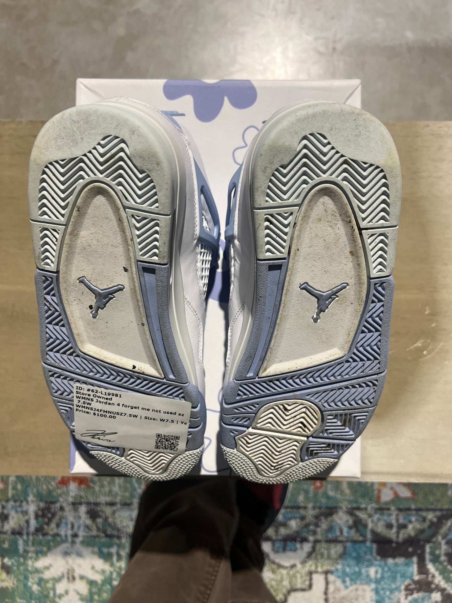 WMNS Jordan 4 forget me not used sz 7.5W