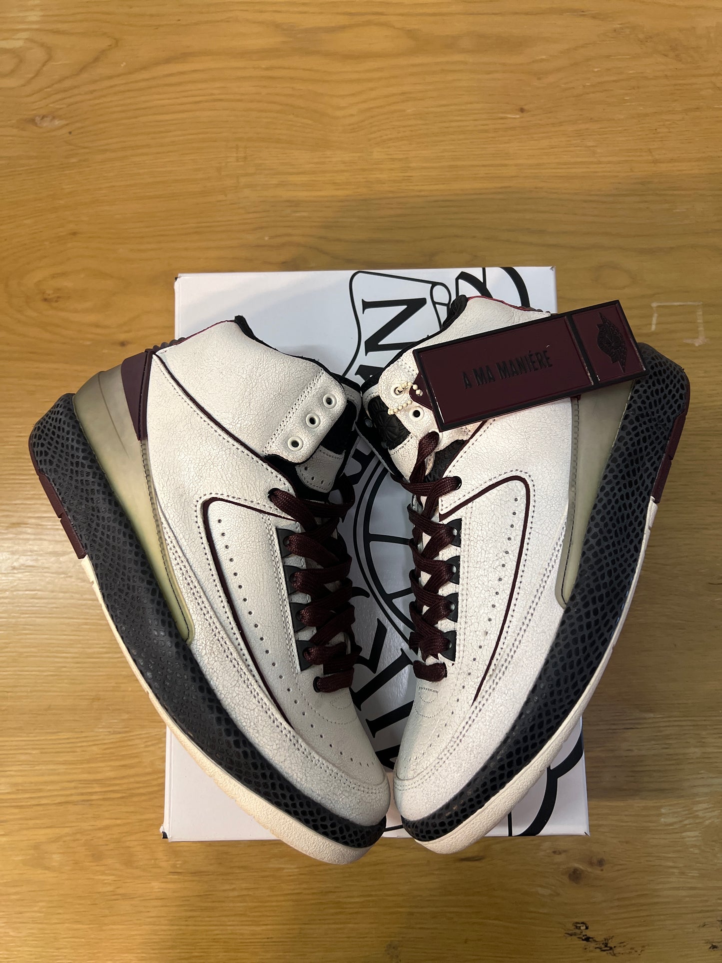 A MA MANIERE X AIR JORDAN 2 RETRO AIRNESS USED SIZE 8.5