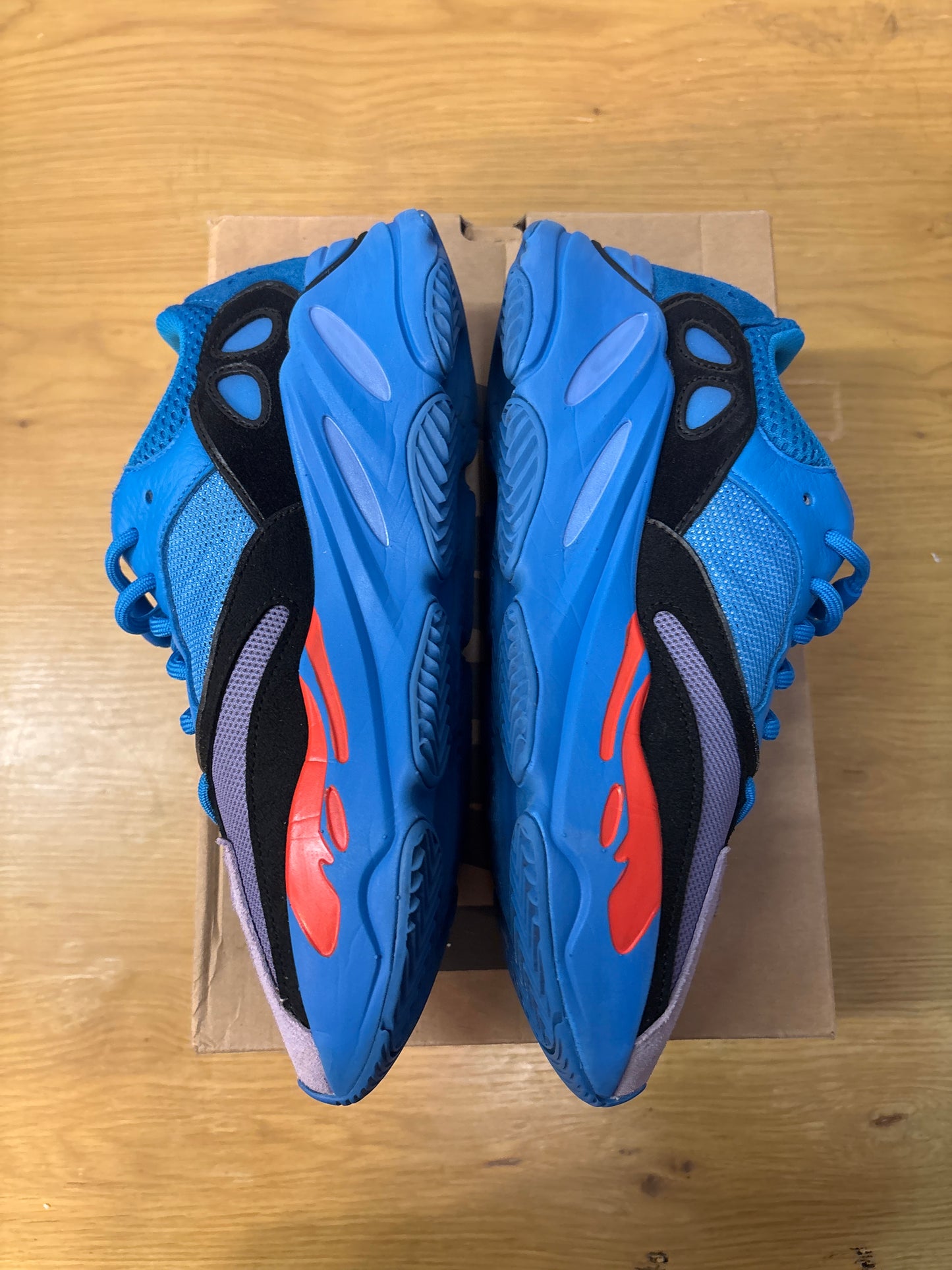 Yeezy 700 HiRes Blue Used Sz 10 (1)