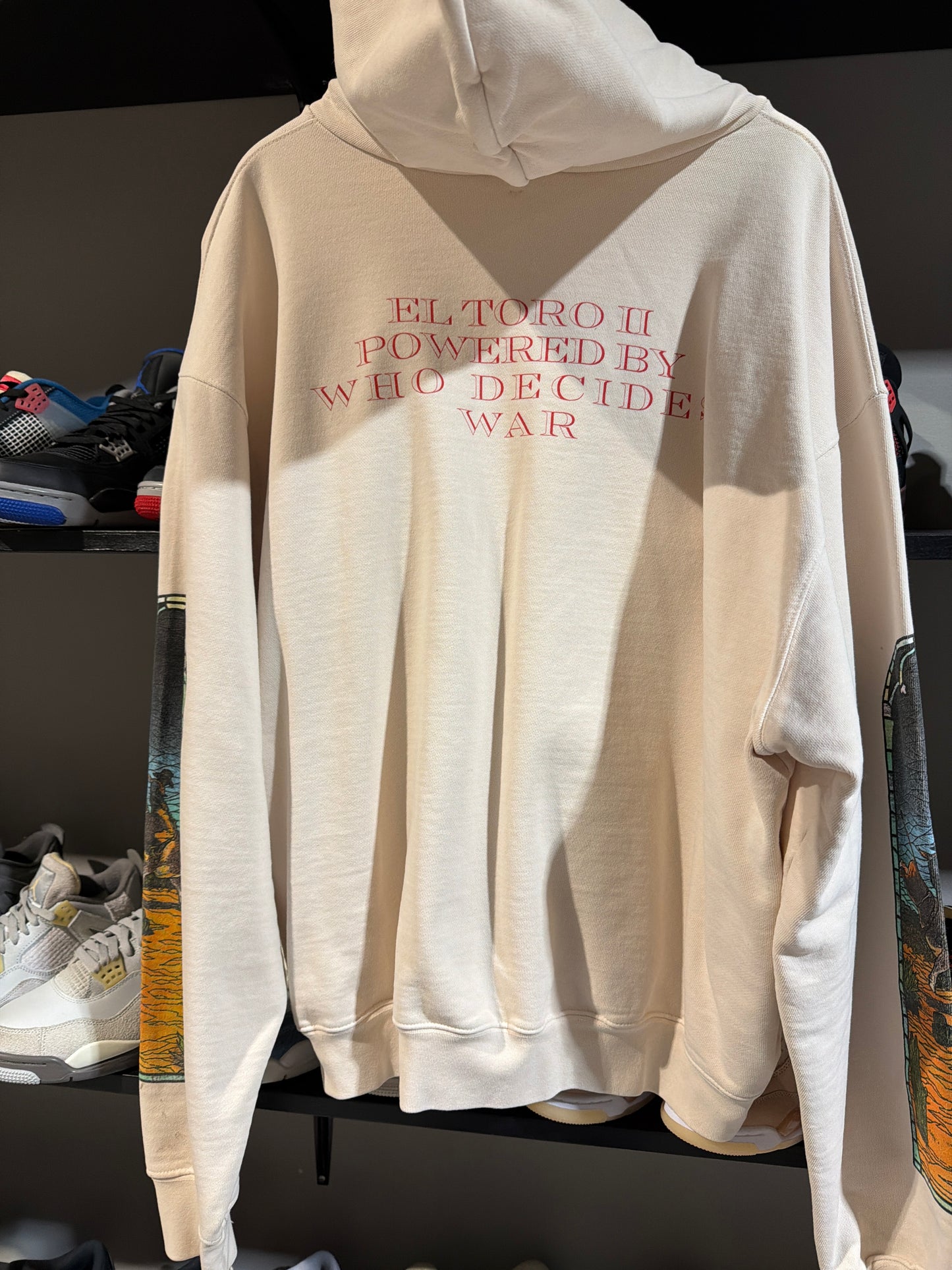 Who decides war x est geehoodie