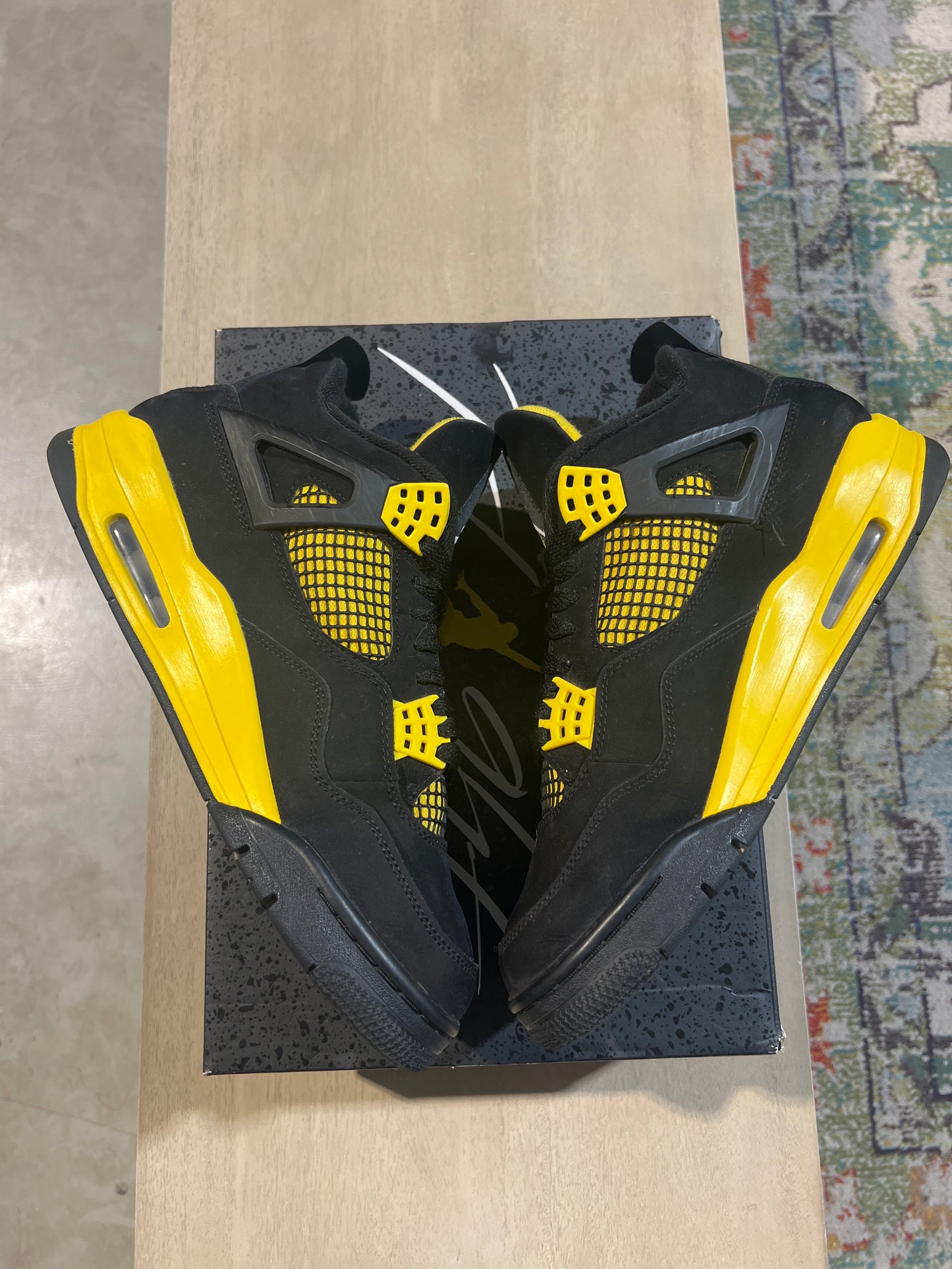 Jordan 4 Thunder 2023 Used Sz 10 (1)