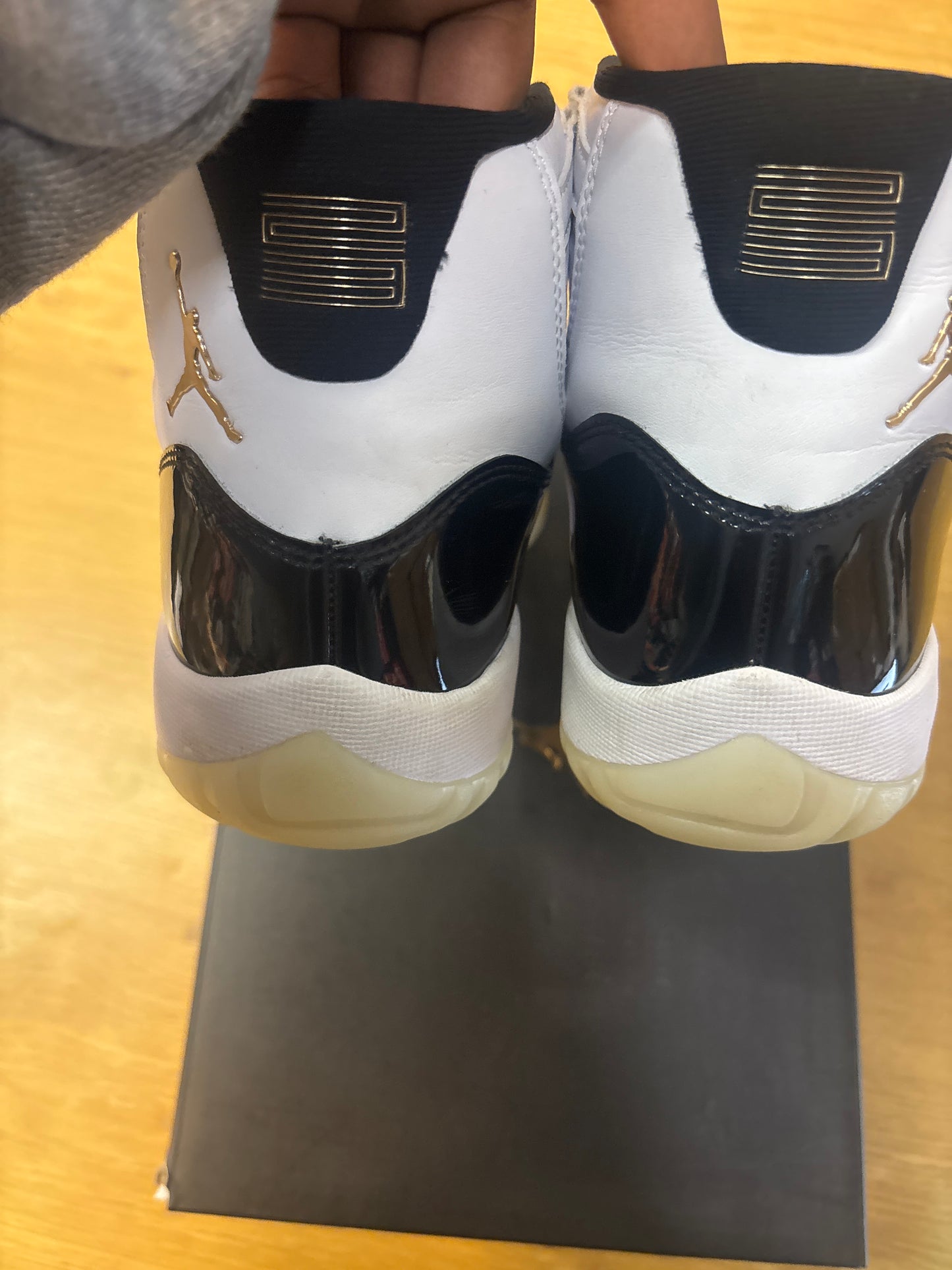 AIR JORDAN 11 RETRO DEFINING MOMENTS 2023 USED SIZE 7.5