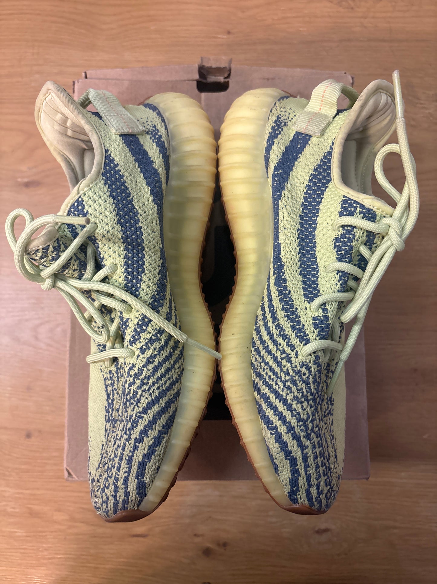 YEEZY 350 SEMI FROZEN YELLOW USED SZ 9