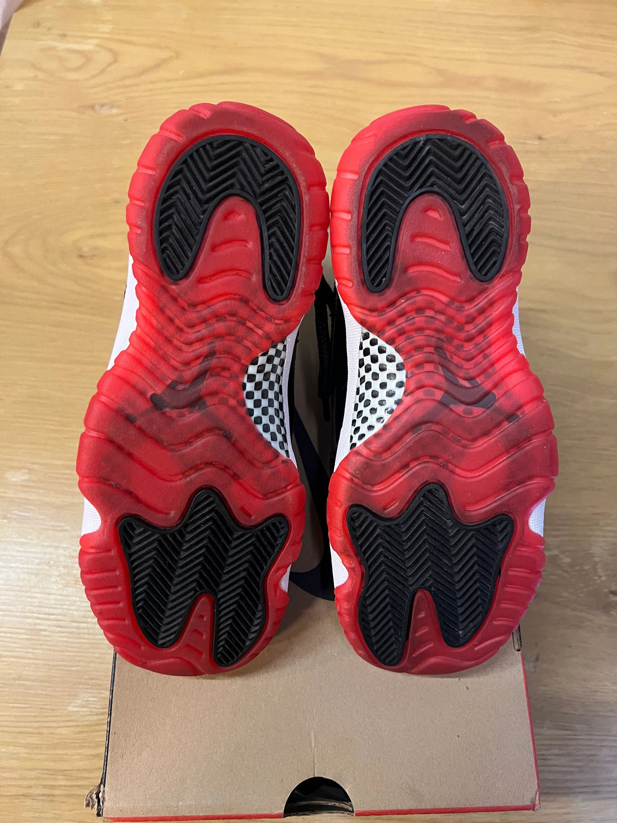 Jordan 11 Retro Playoffs Bred (2019) (GS) - Pre-Owned