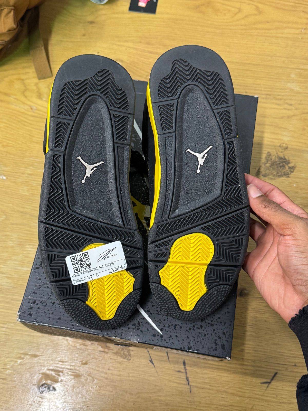 Jordan 4 Retro Thunder (2023) - Pre-Owned