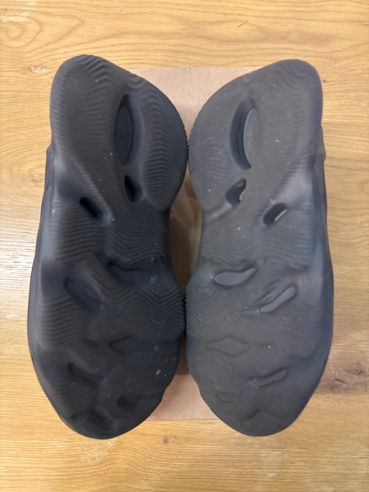 YEEZY FOAM RUNNER ONYX Used Sz 10