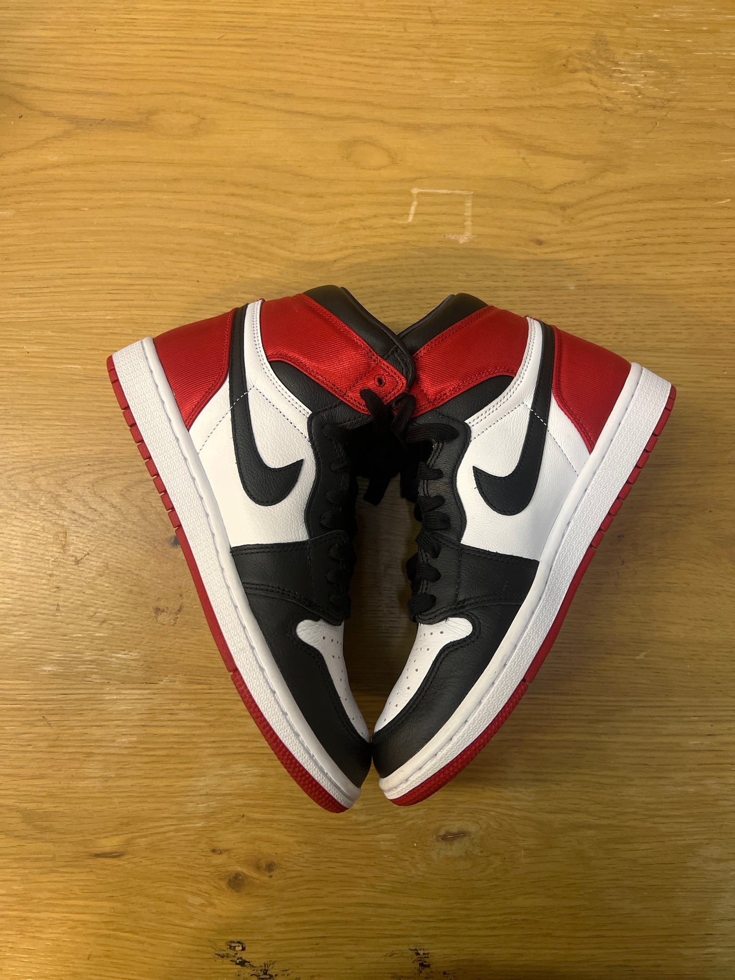Air Jordan 1 satin
