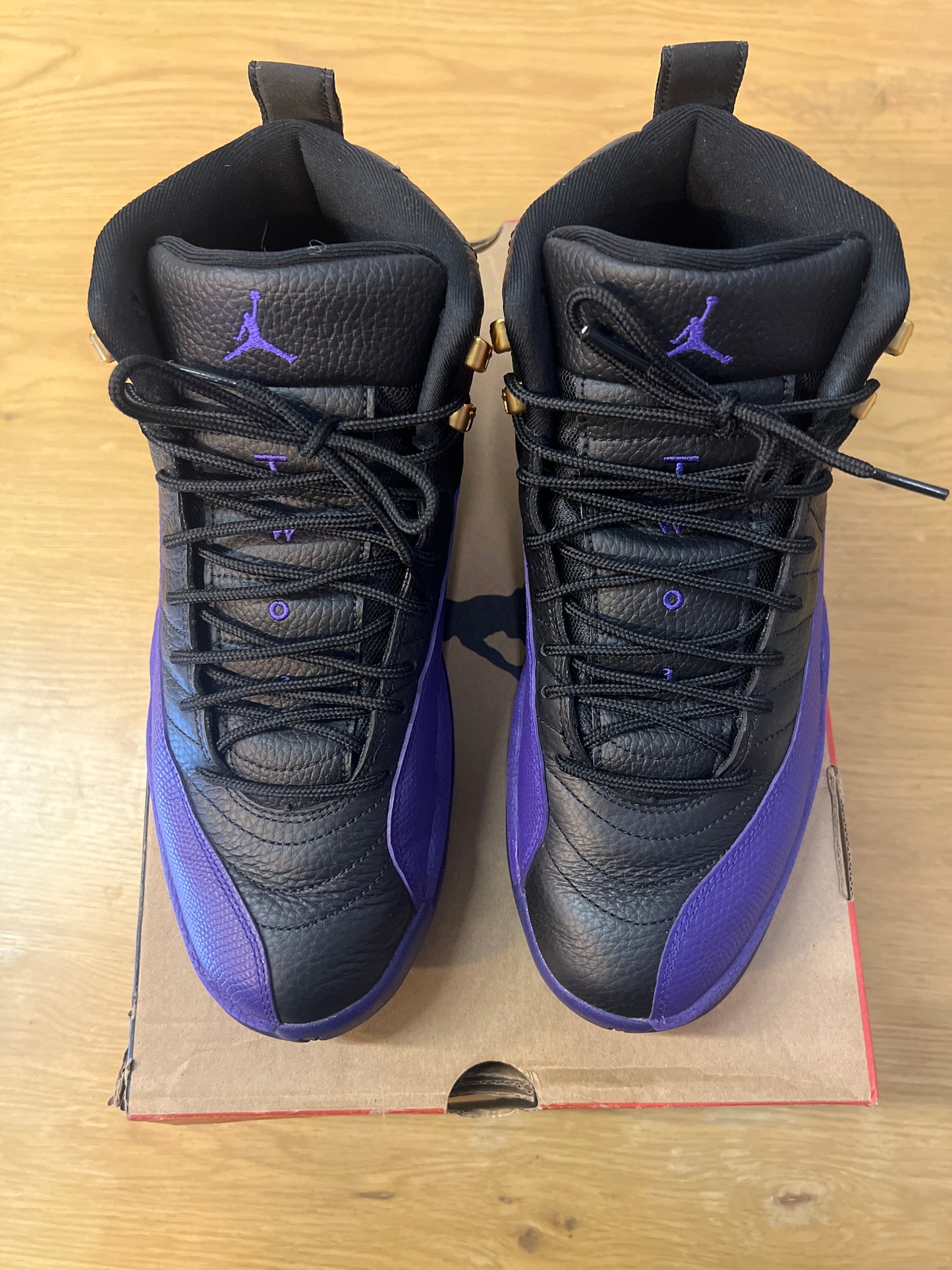 AIR JORDAN 12 RETRO FIELD PURPLE USED SIZE 11
