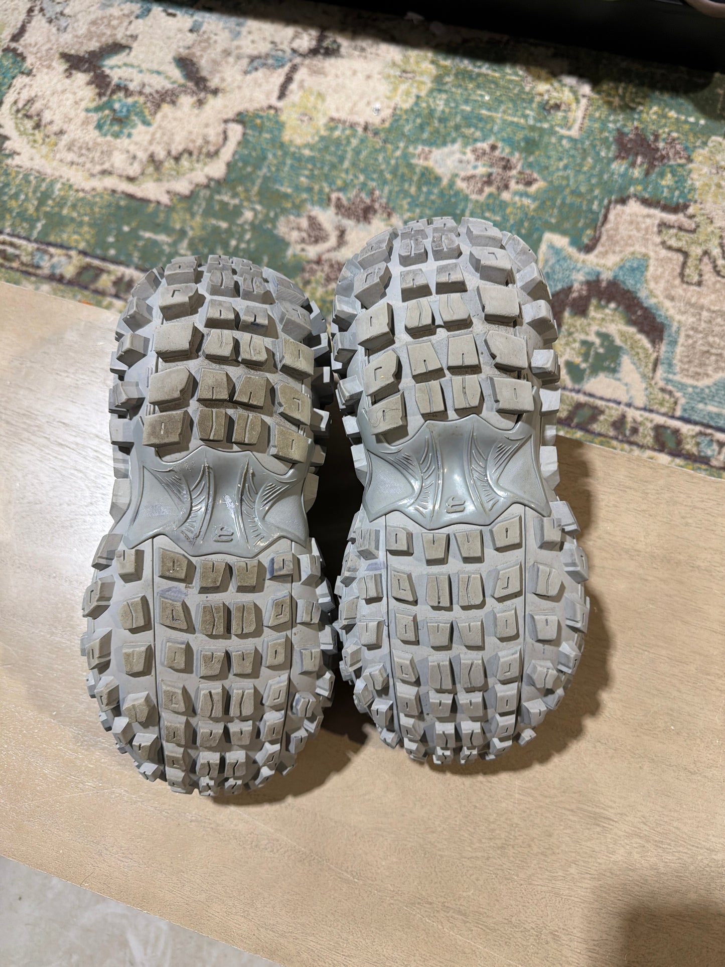 BALENCIAGA DISRUPTOR GREY ON GREY USED SZ 10 NB