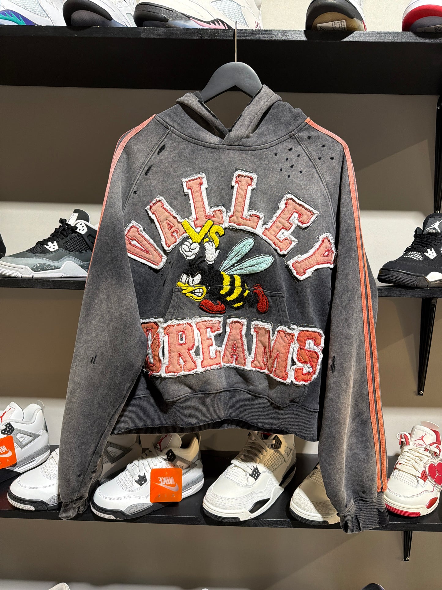 VALE VALLEY DREAMS BEE HOODIE BLACK/RED