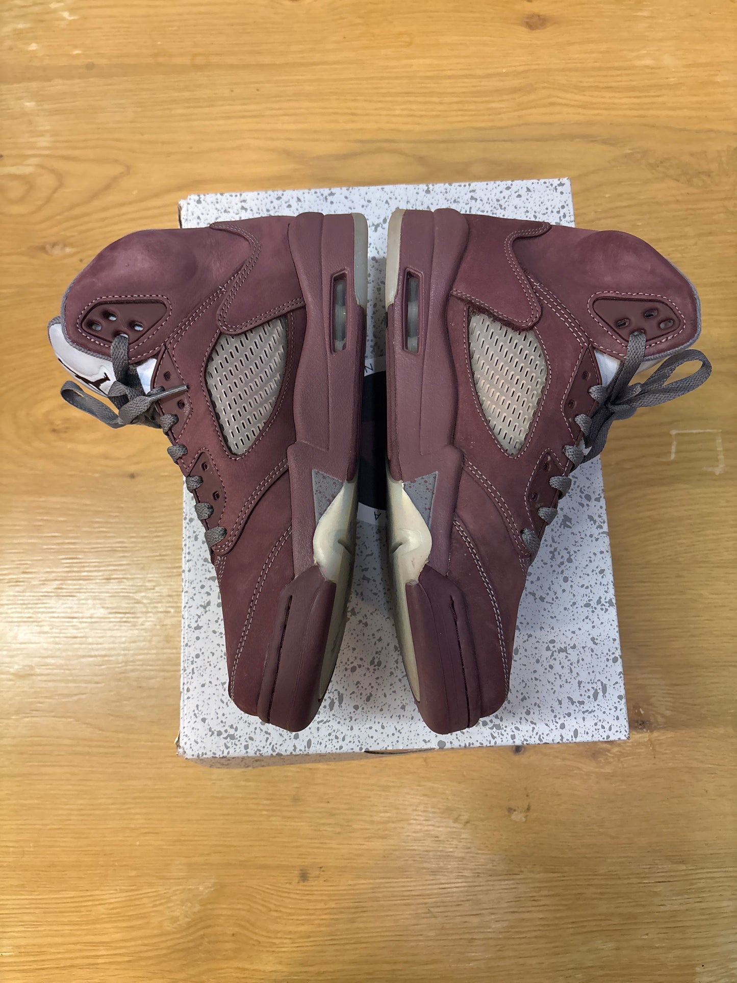 Jordan 5 burgundy used sz 8.5