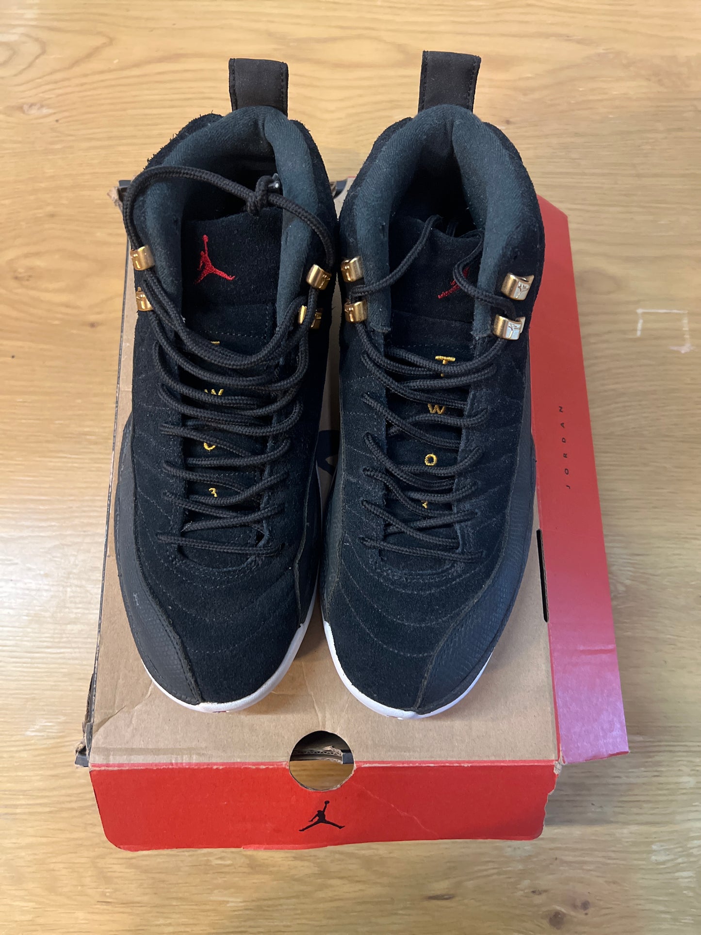 AIR JORDAN 12 RETRO REVERSE TAXI USED SIZE 8.5